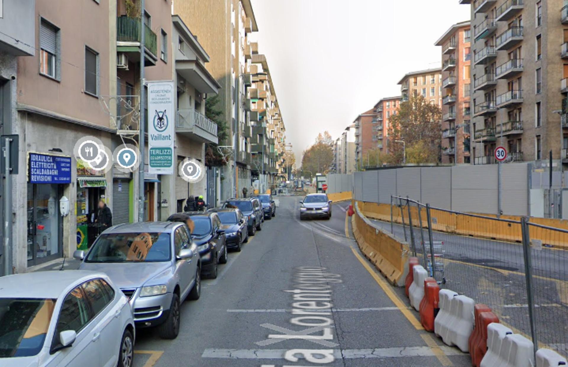 Impianto VERTICAL BANNER a Milano, in zona Tocco Magico