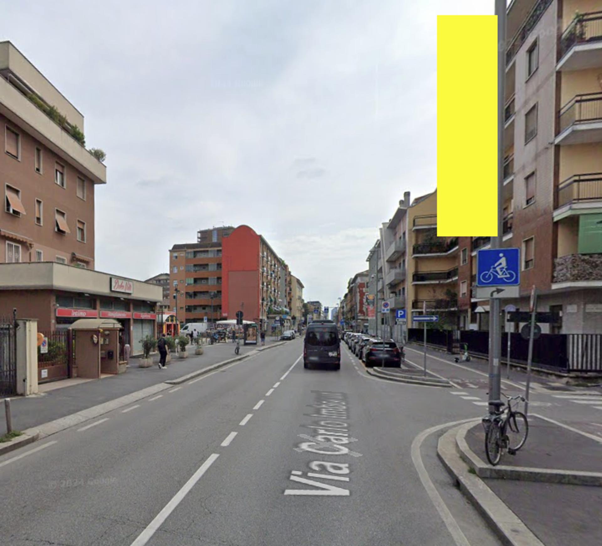 Impianto VERTICAL BANNER a Milano, in zona Dolce vita