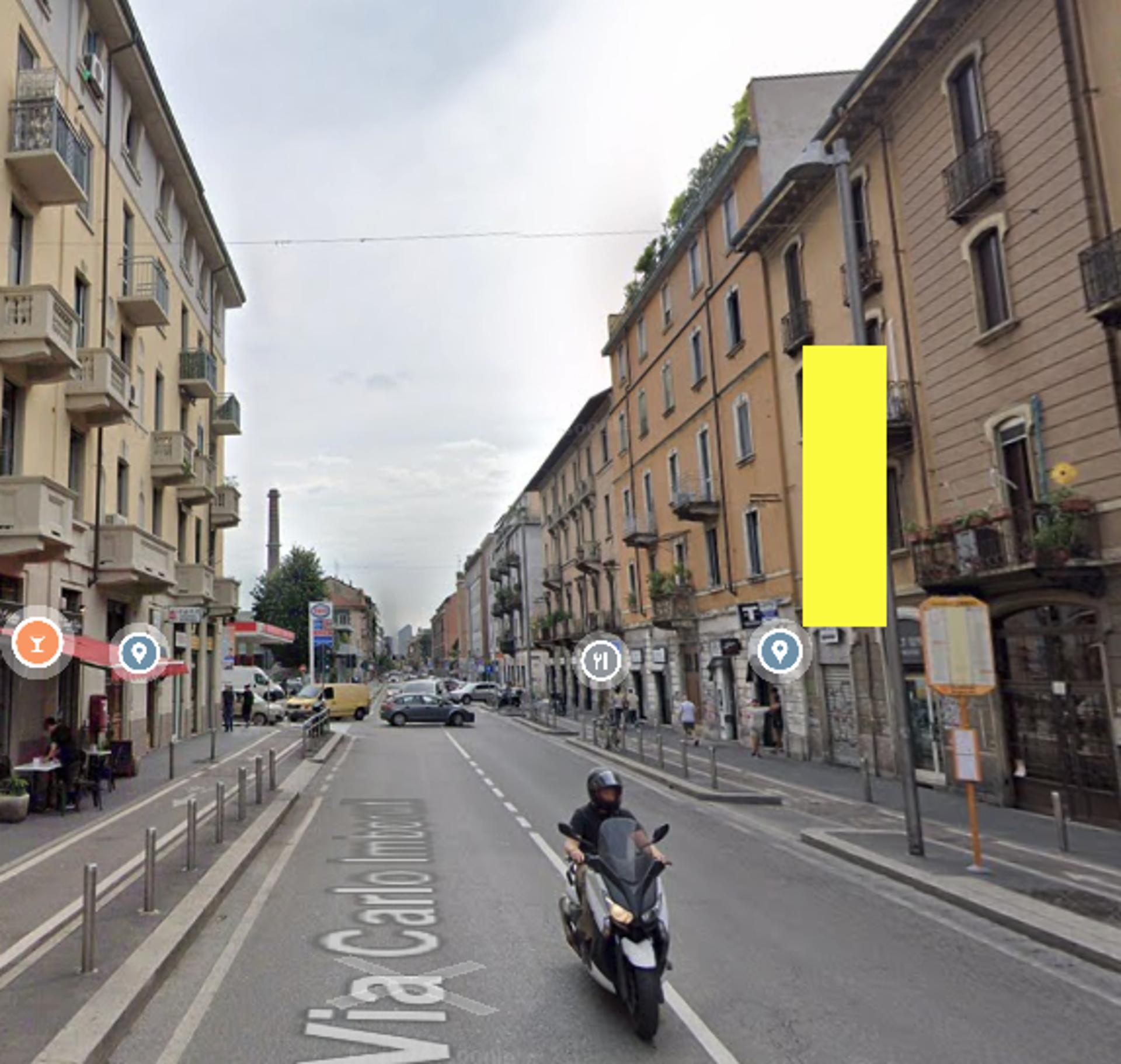 Impianto VERTICAL BANNER a Milano, in zona Dolce vita