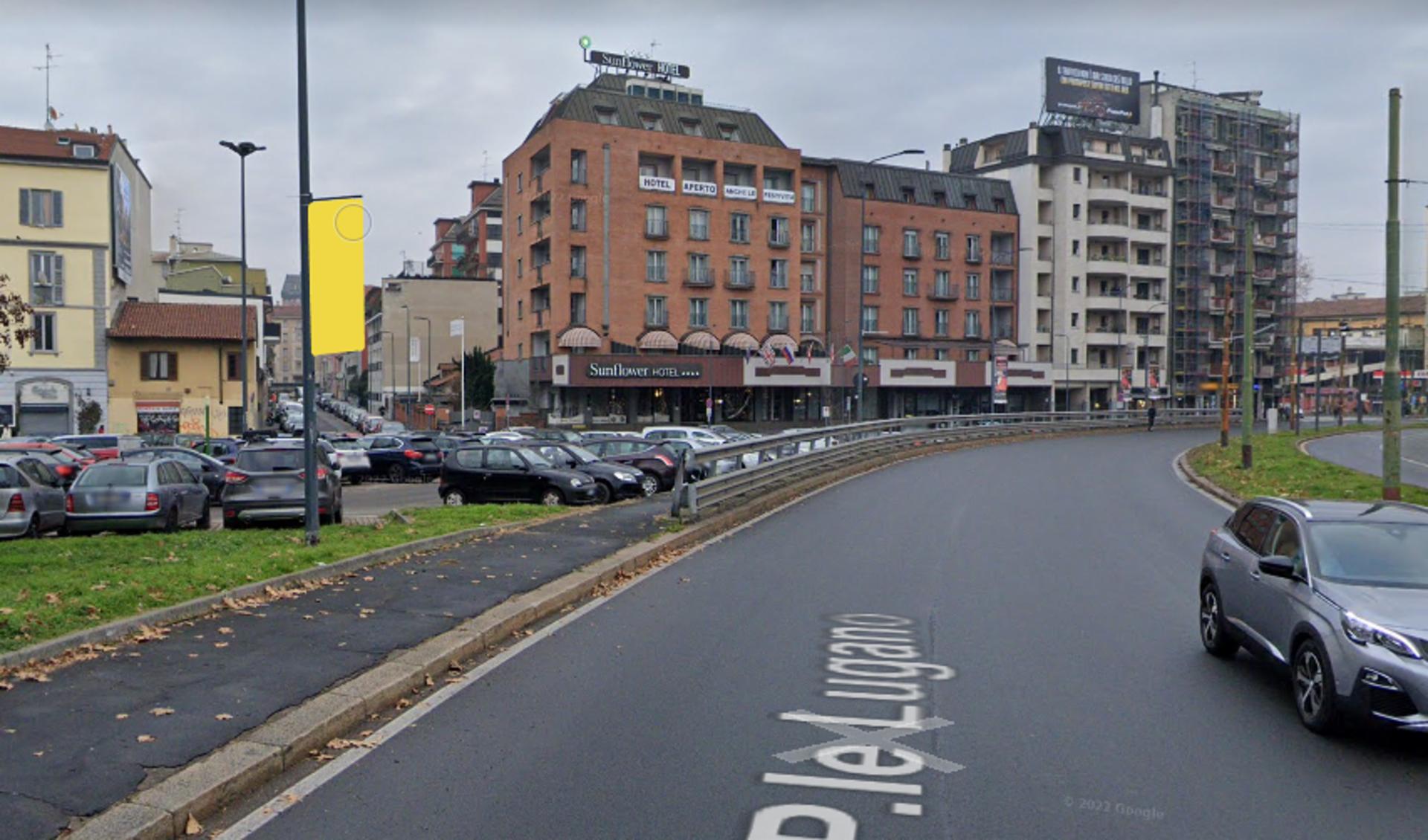 Impianto VERTICAL BANNER a Milano, in zona Iconic