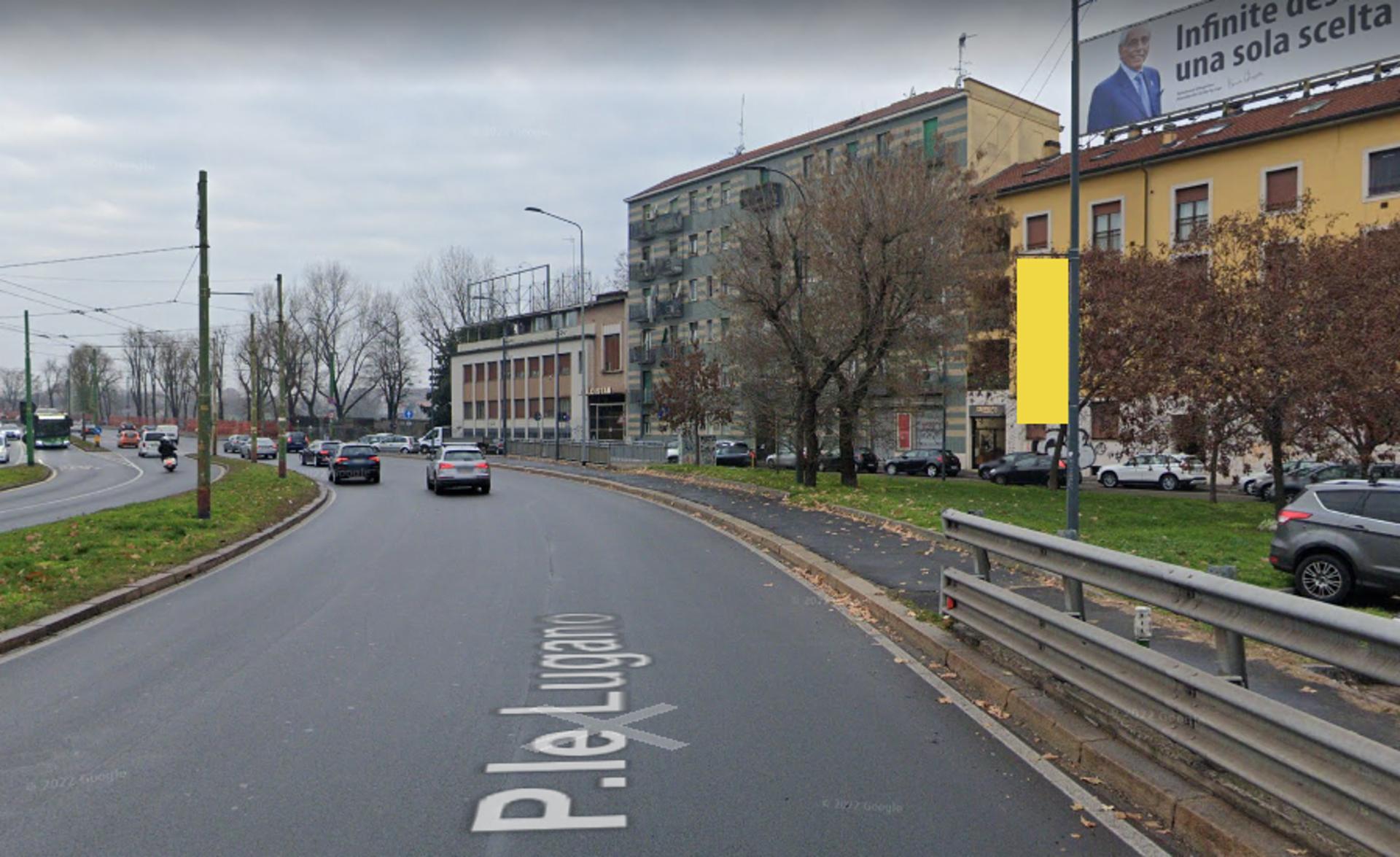 Impianto VERTICAL BANNER a Milano, in zona Iconic