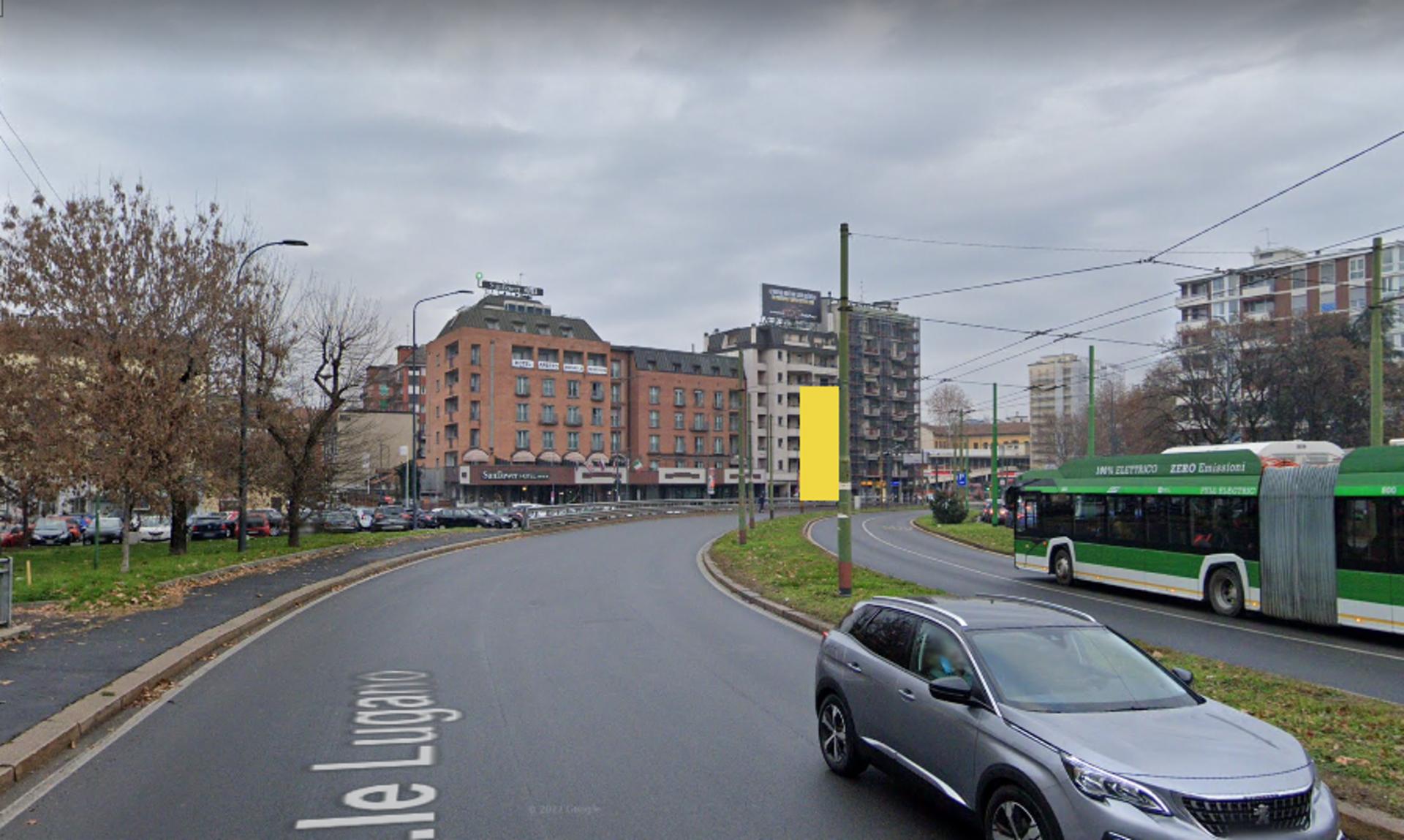 Impianto VERTICAL BANNER a Milano, in zona Iconic