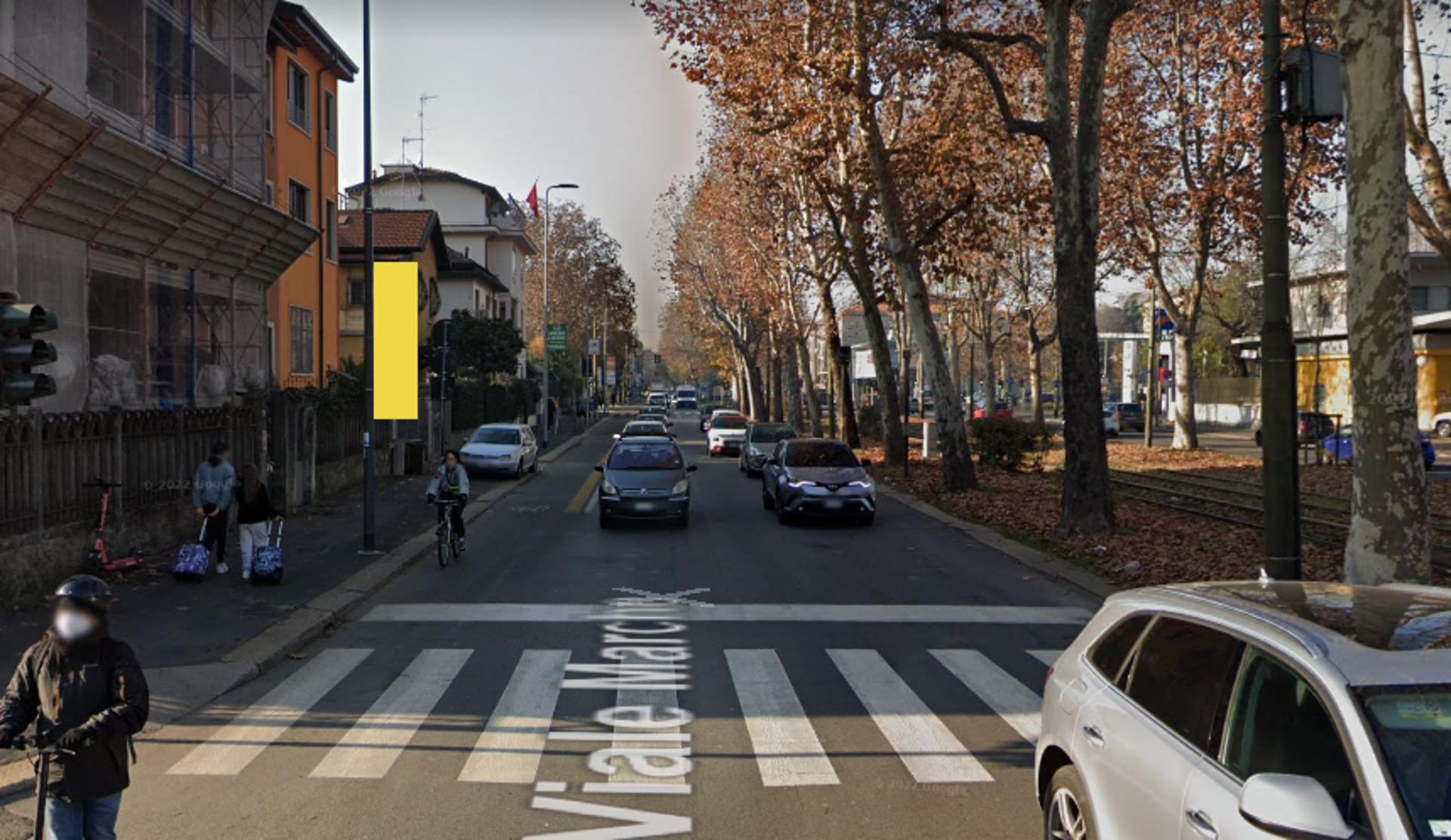 Impianto VERTICAL BANNER a Milano, in zona Beautiful Lady