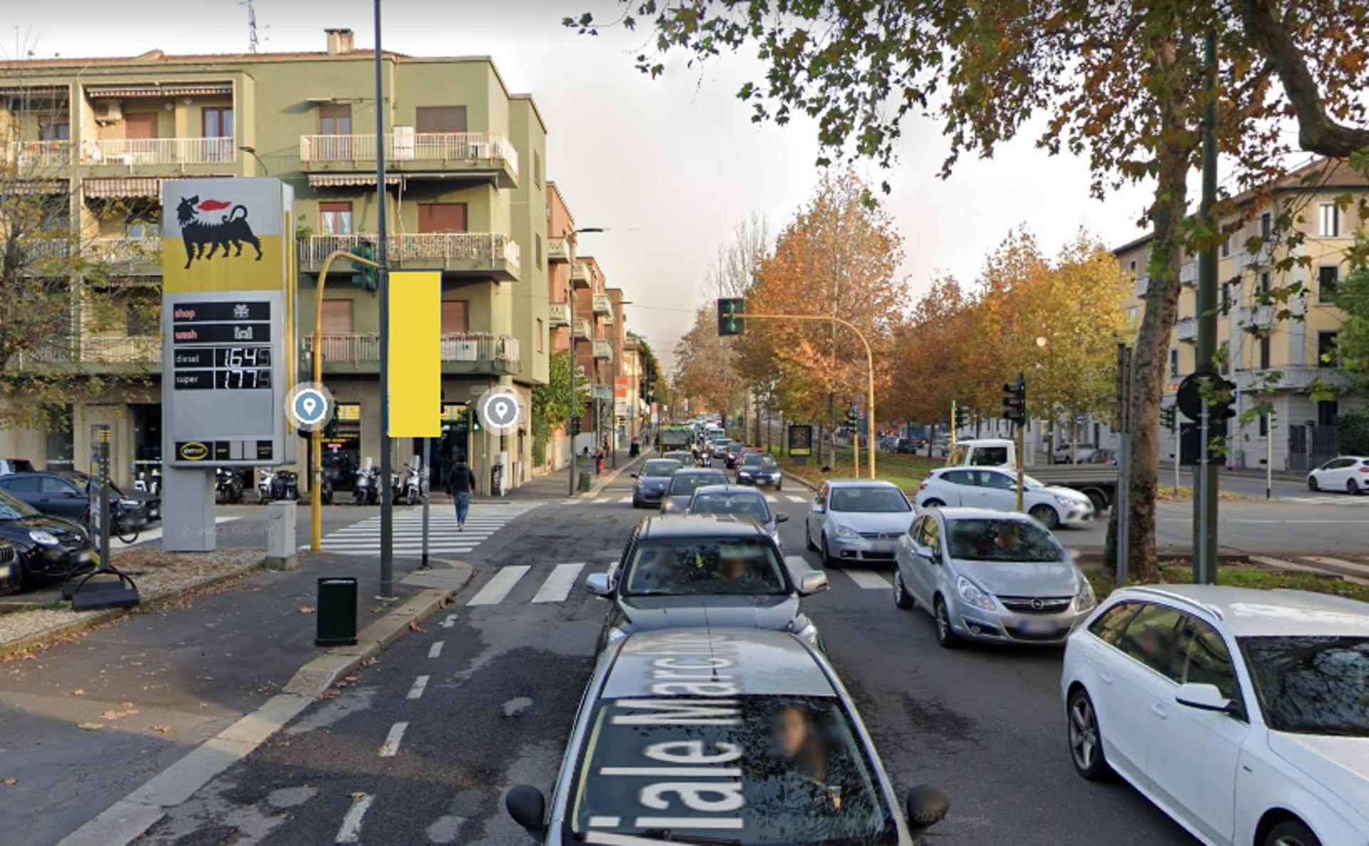 Impianto VERTICAL BANNER a Milano, in zona Beautiful Lady