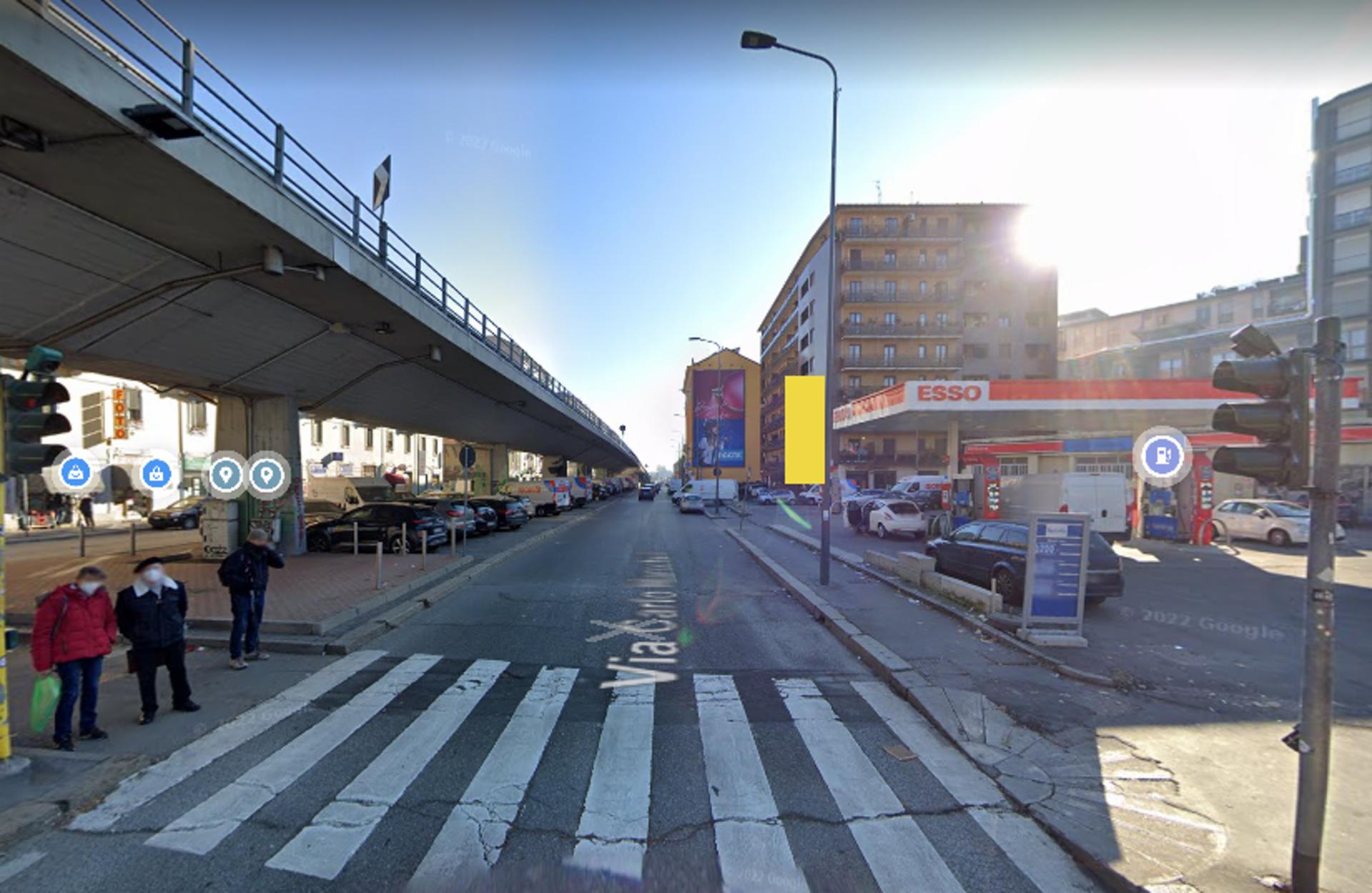 Impianto VERTICAL BANNER a Milano, in zona Boktor Tamer