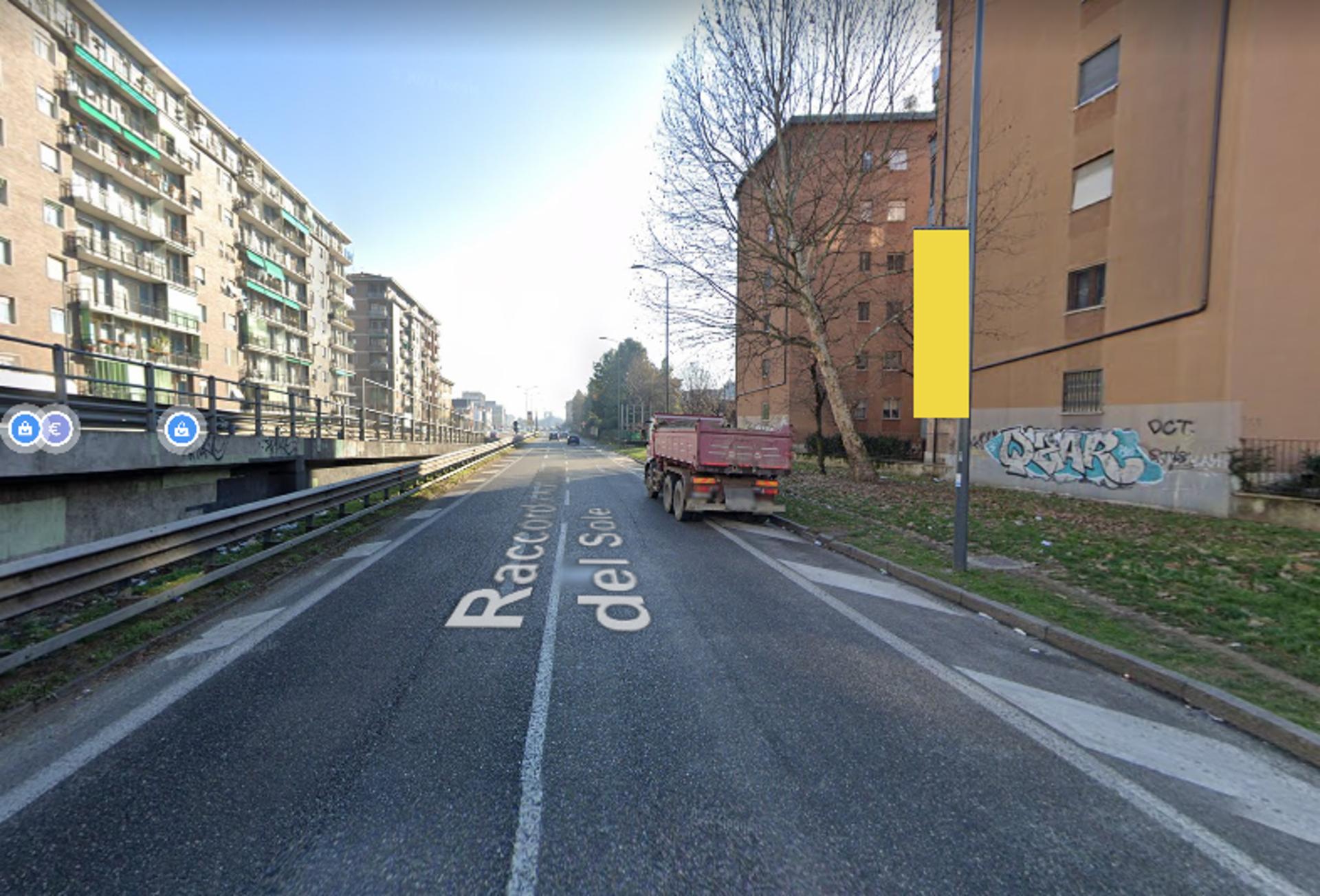 Impianto VERTICAL BANNER a Milano, in zona Gianni Acconciatore