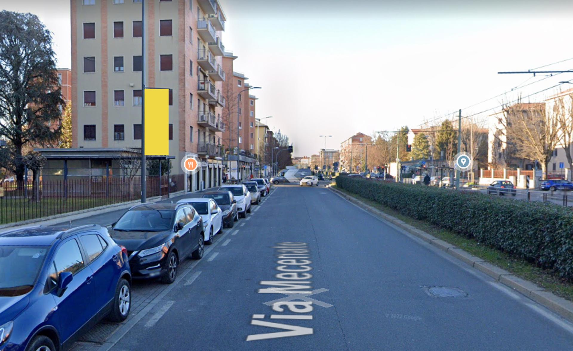 Impianto VERTICAL BANNER a Milano, in zona Mecenate 30