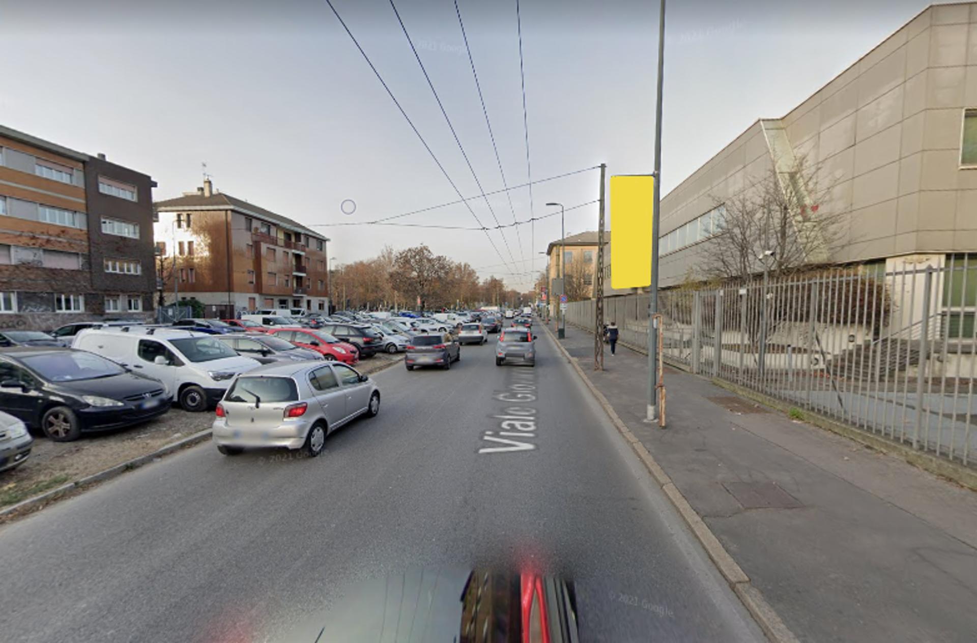 Impianto VERTICAL BANNER a Milano, in zona McDonald's