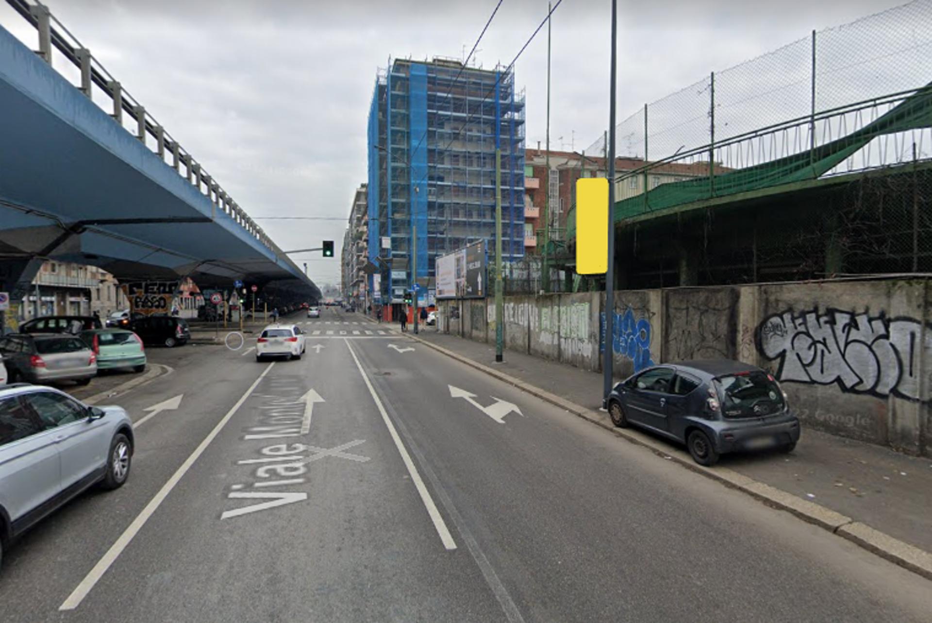 Impianto VERTICAL BANNER a Milano, in zona Cinder Mount