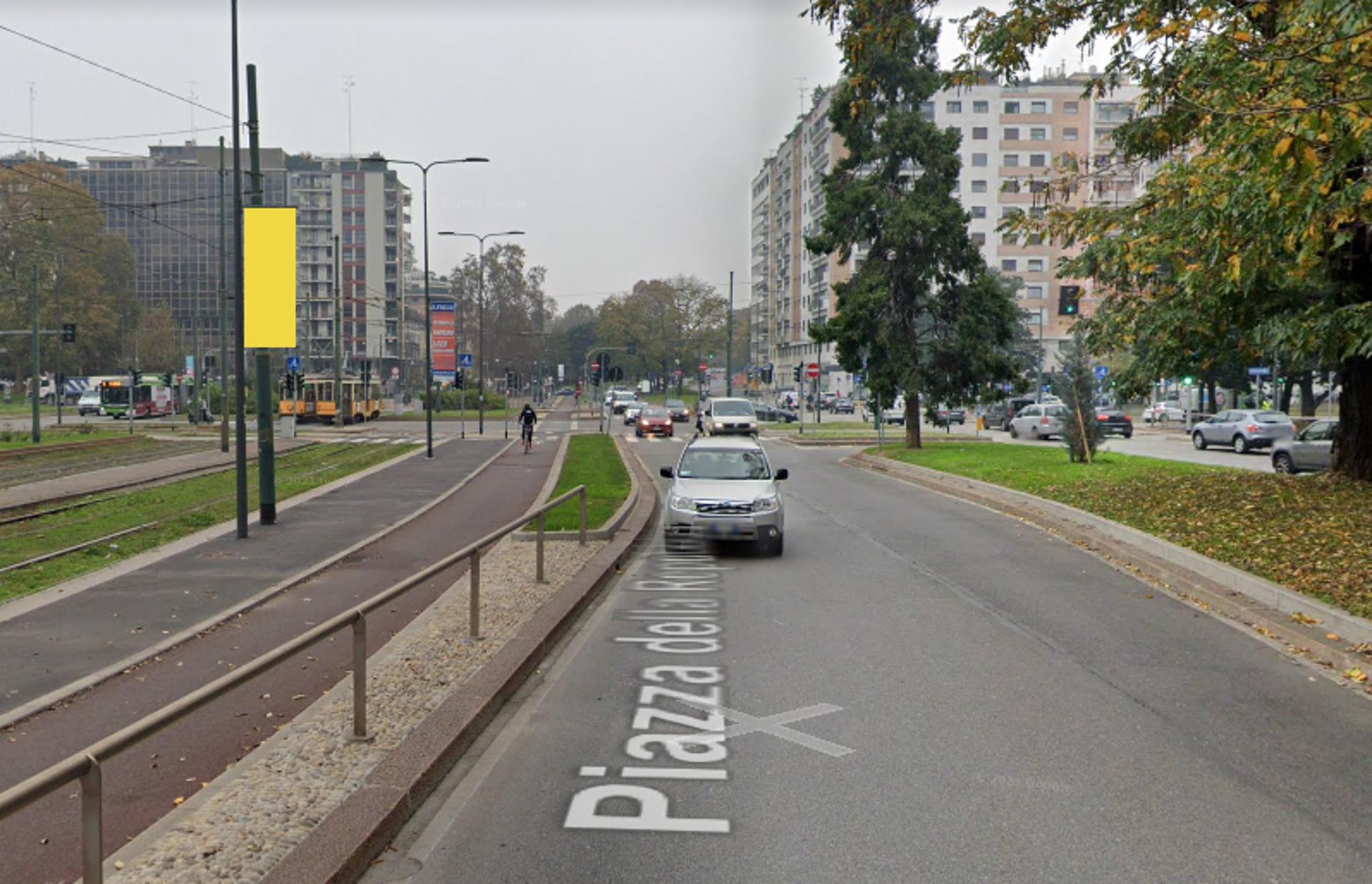 Impianto VERTICAL BANNER a Milano, in zona Museo della Permanente