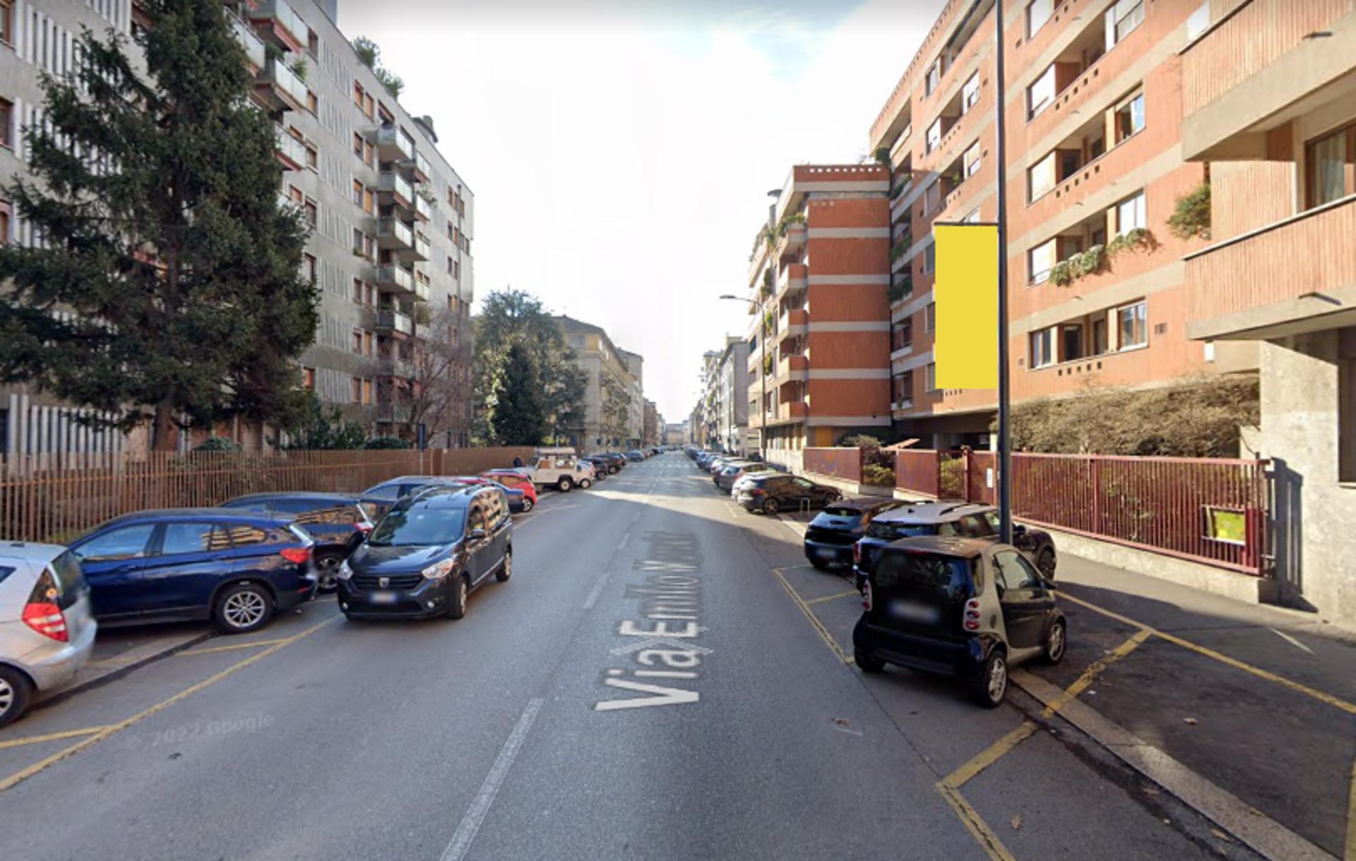 Impianto VERTICAL BANNER a Milano, in zona Tel Chi