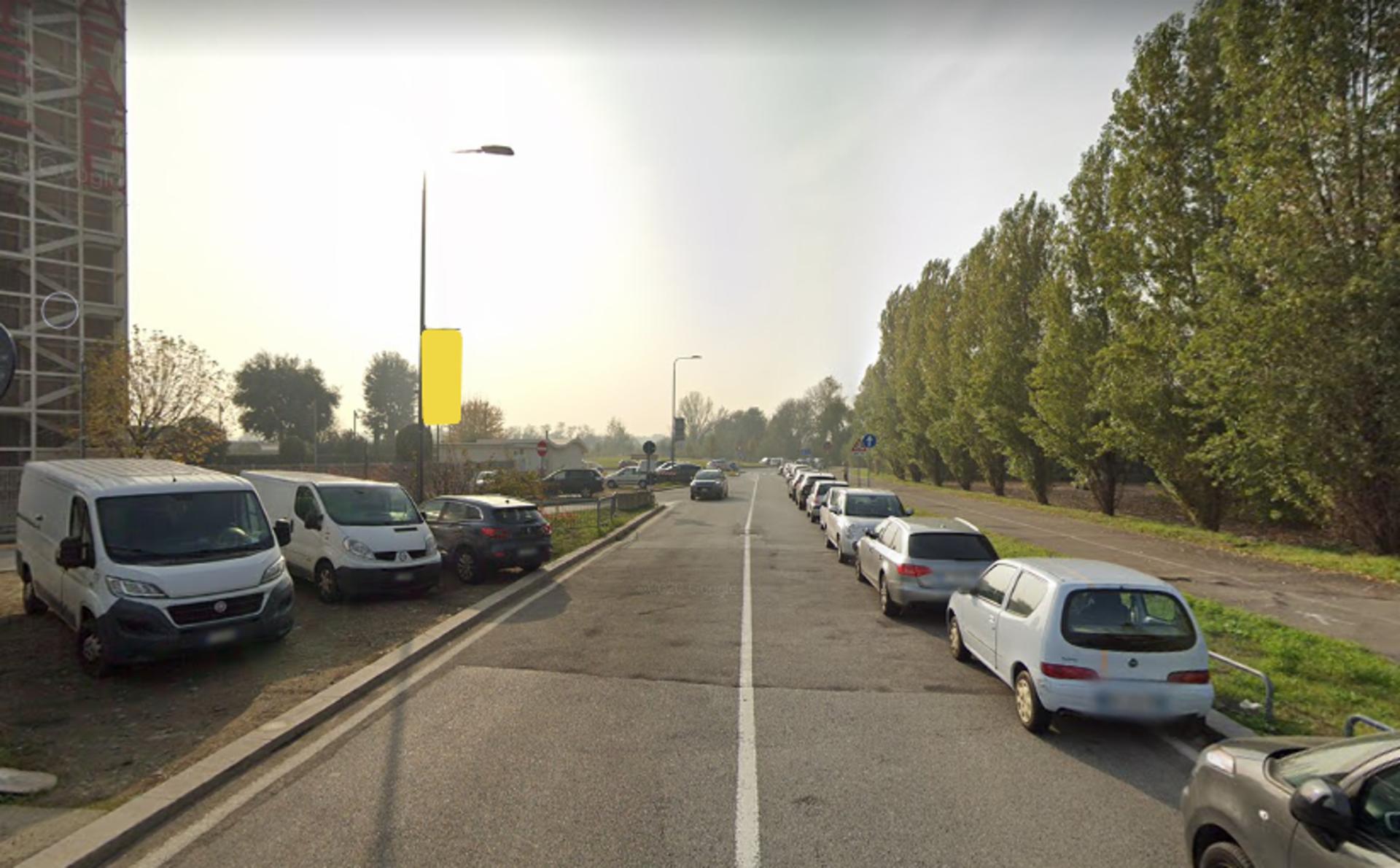 Impianto VERTICAL BANNER a Milano, in zona La Bottega di Chichi