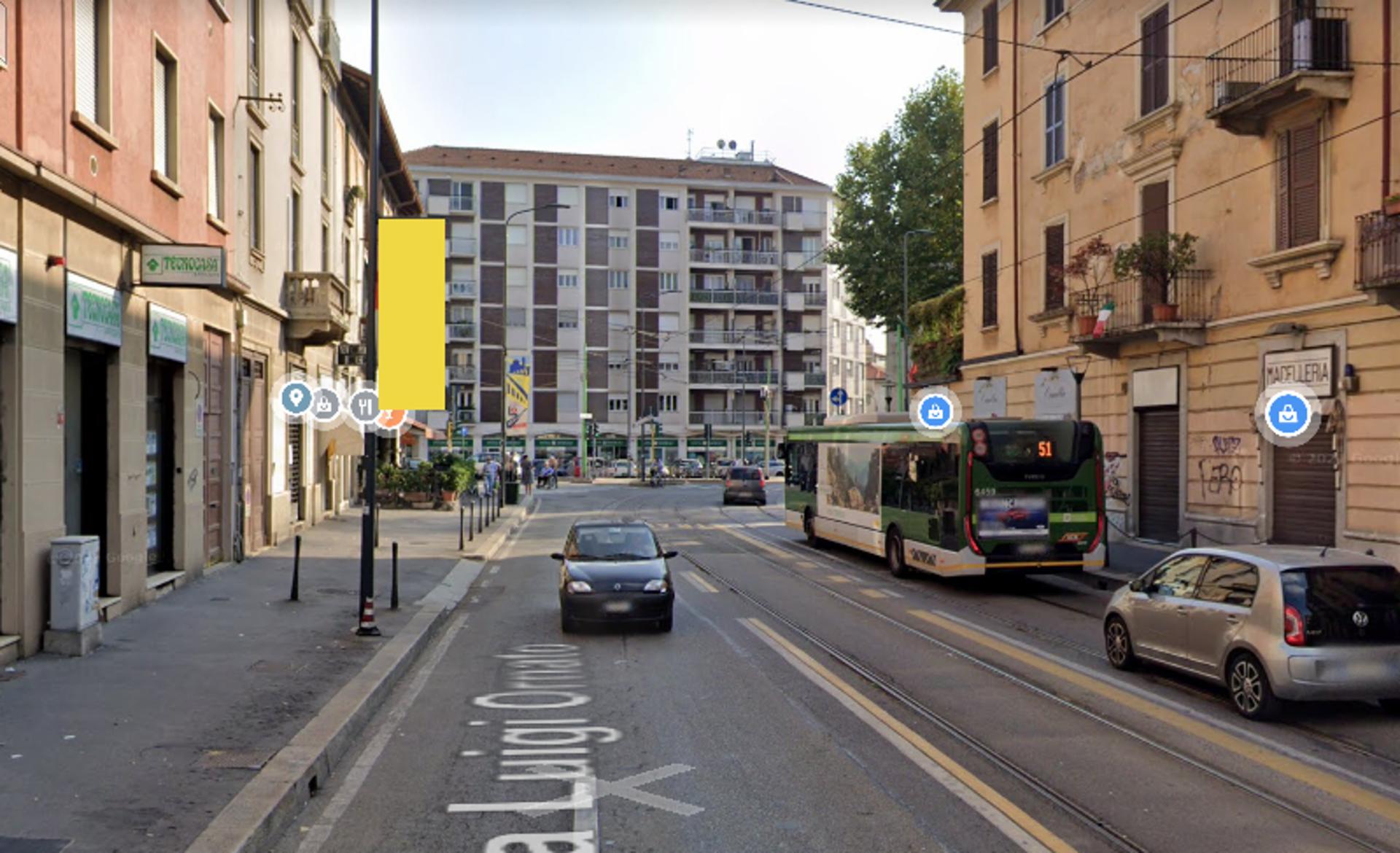 Impianto VERTICAL BANNER a Milano, in zona Quadrifoglio