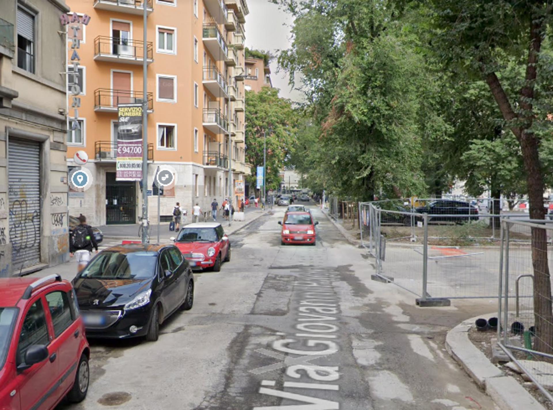 Impianto VERTICAL BANNER a Milano, in zona Alimentari Pacini