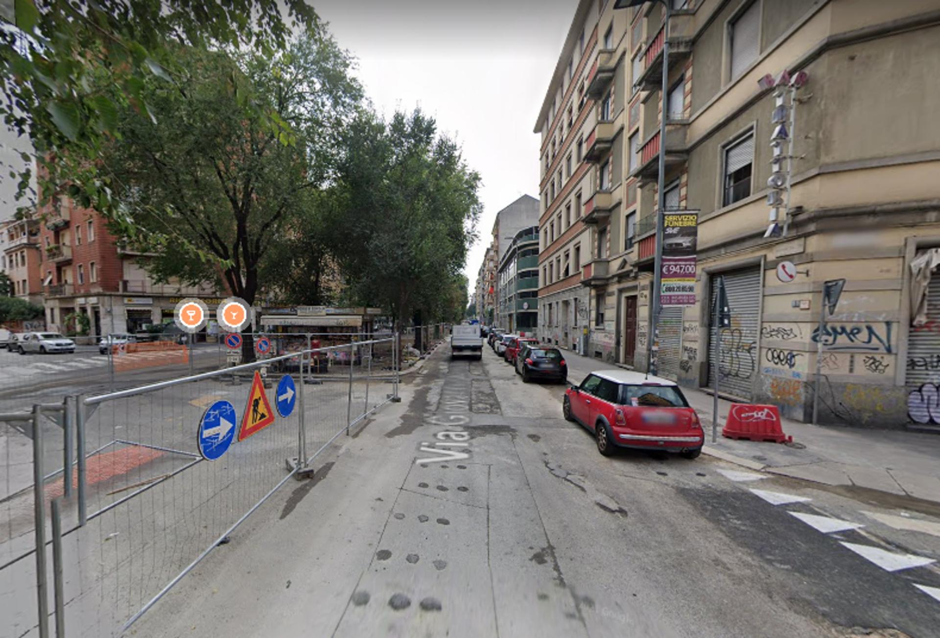 Impianto VERTICAL BANNER a Milano, in zona Alimentari Pacini