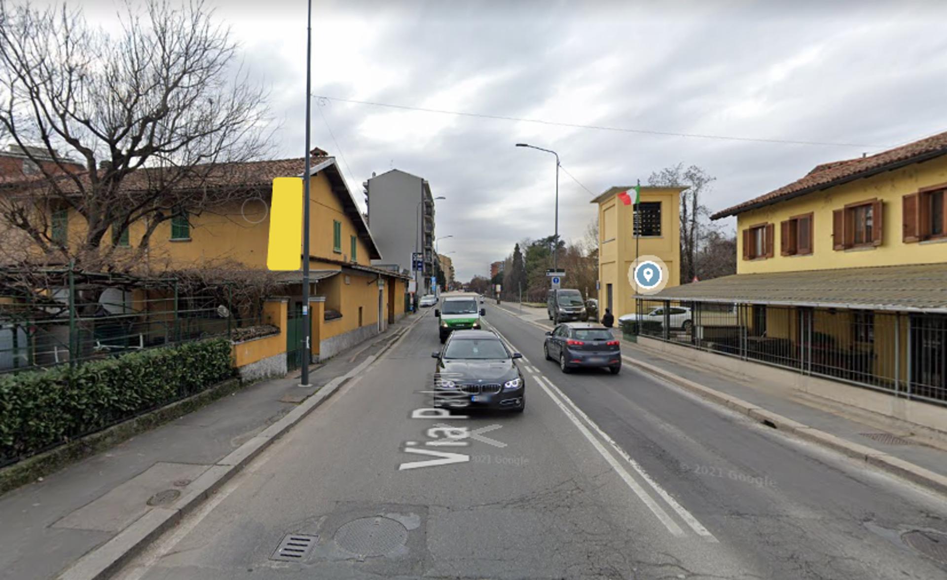 Impianto VERTICAL BANNER a Milano, in zona Cast Parrucchieri