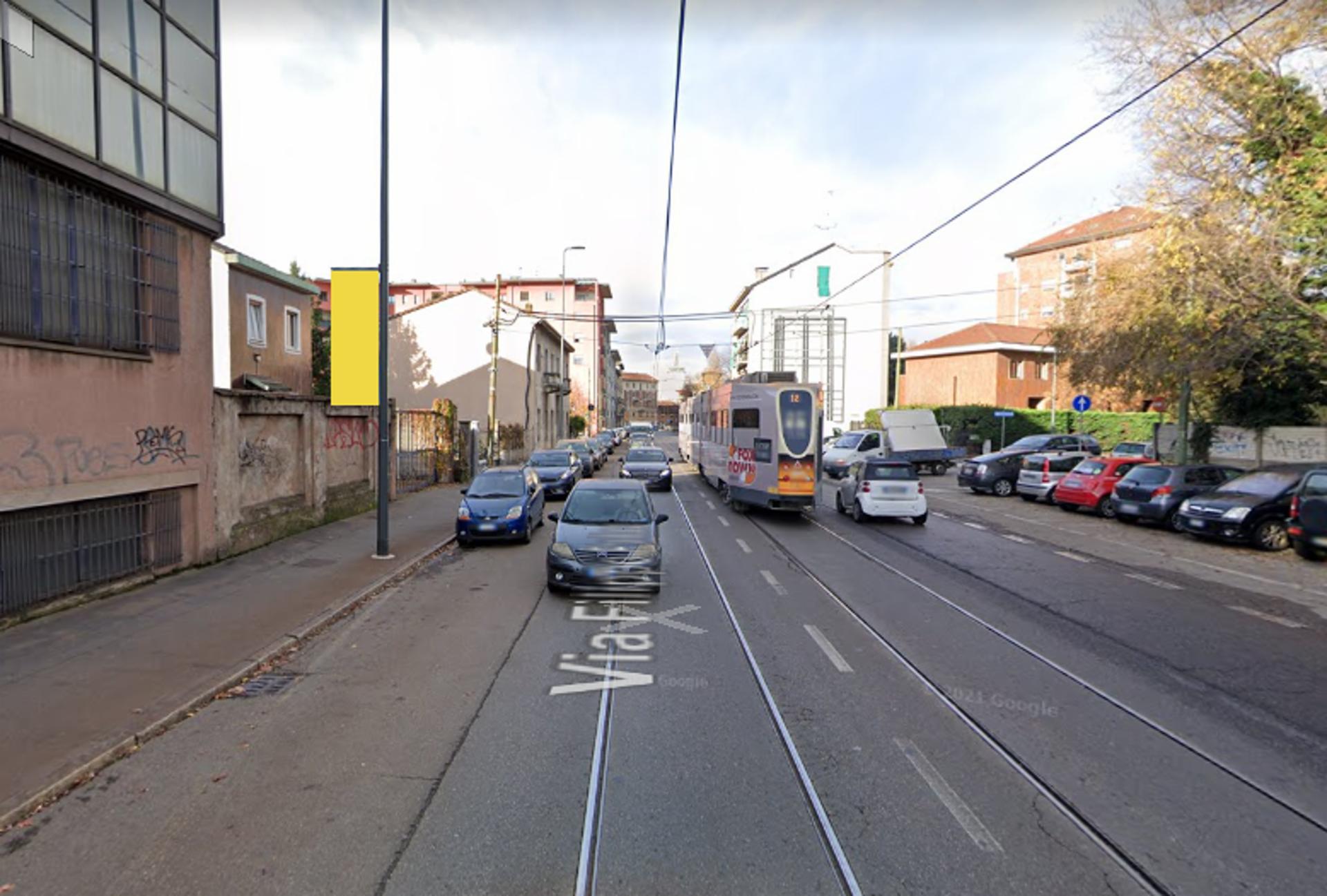 Impianto VERTICAL BANNER a Milano, in zona Flame