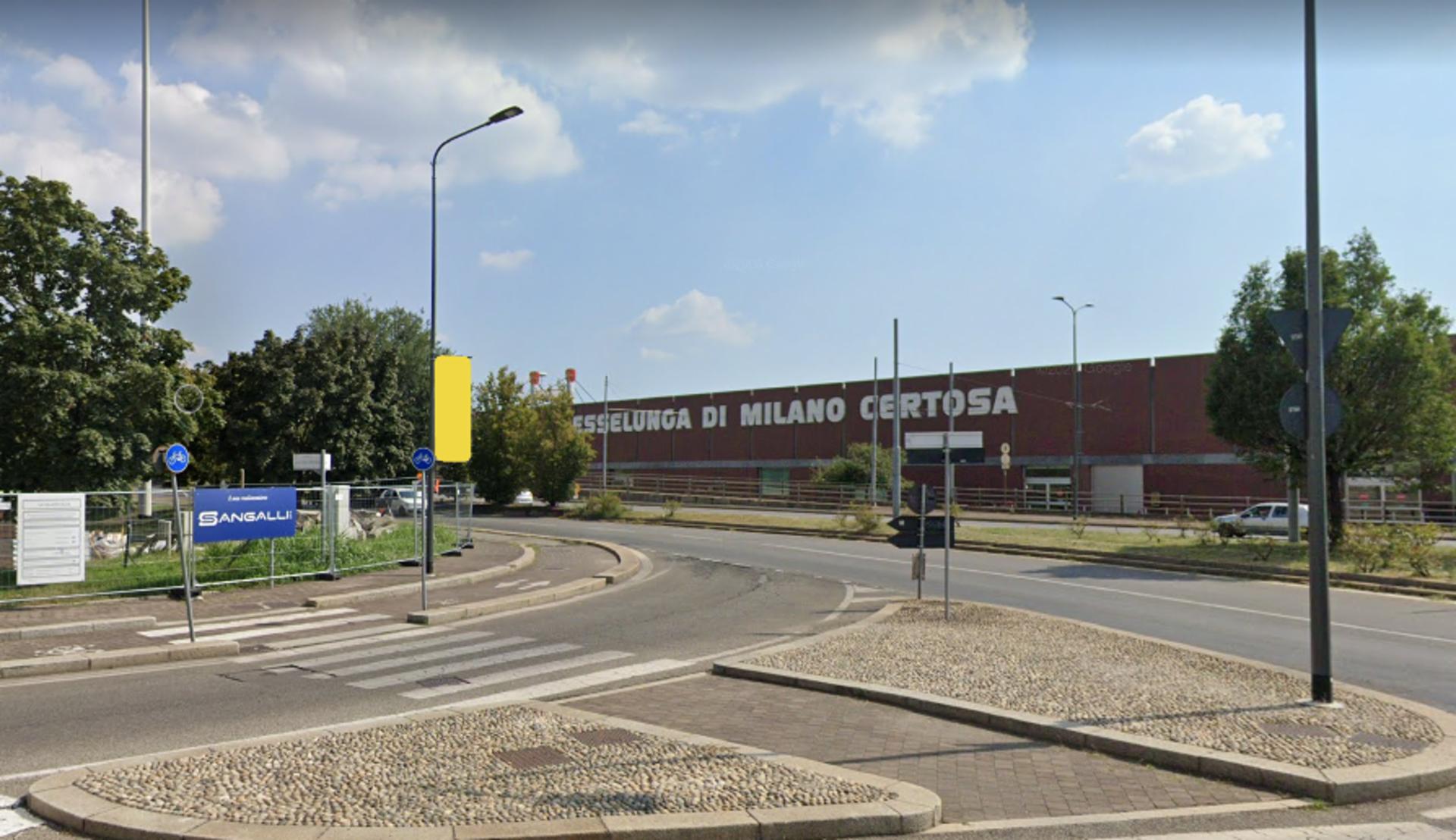 Impianto VERTICAL BANNER a Milano, in zona Flame