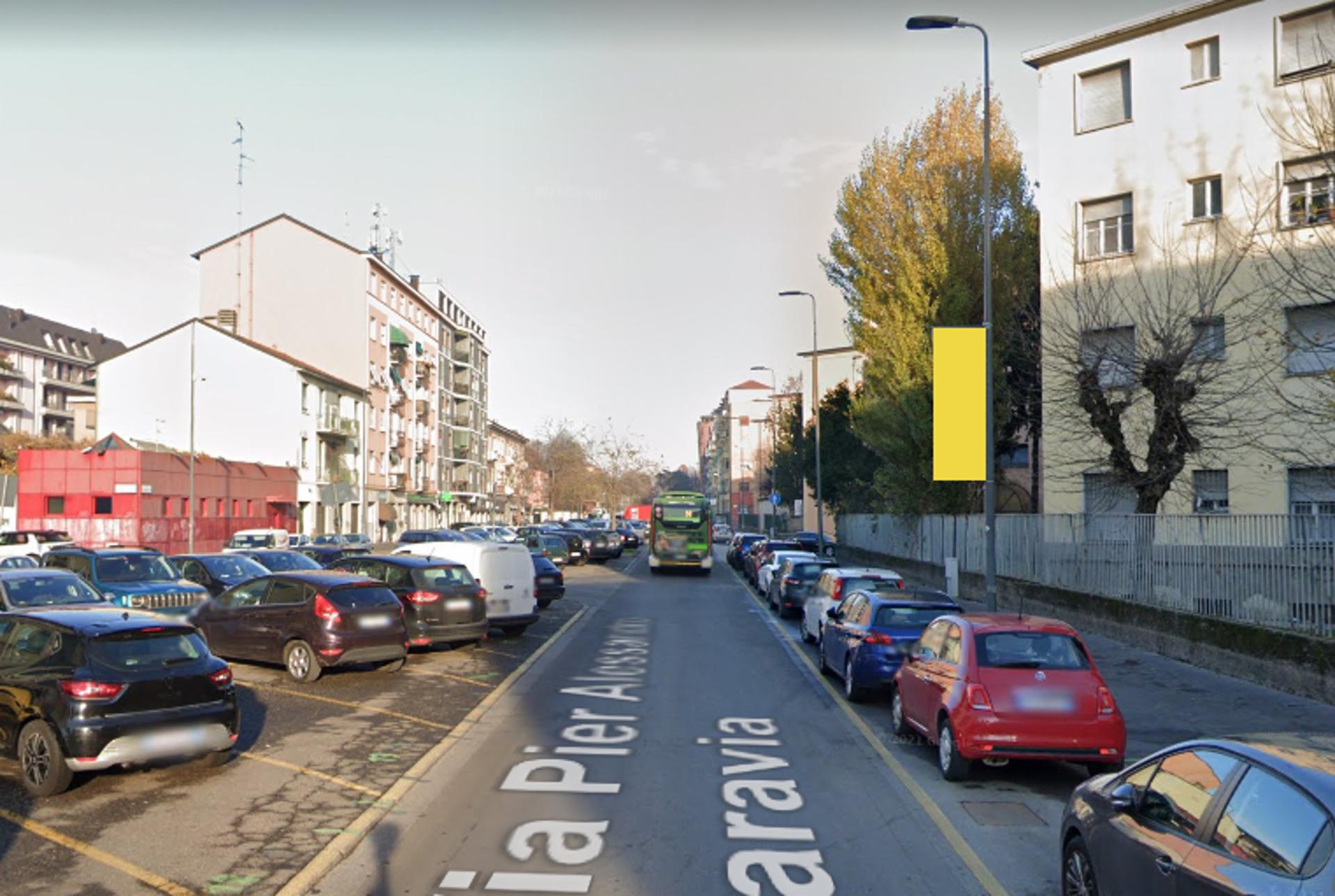 Impianto VERTICAL BANNER a Milano, in zona Sathya Ceylon