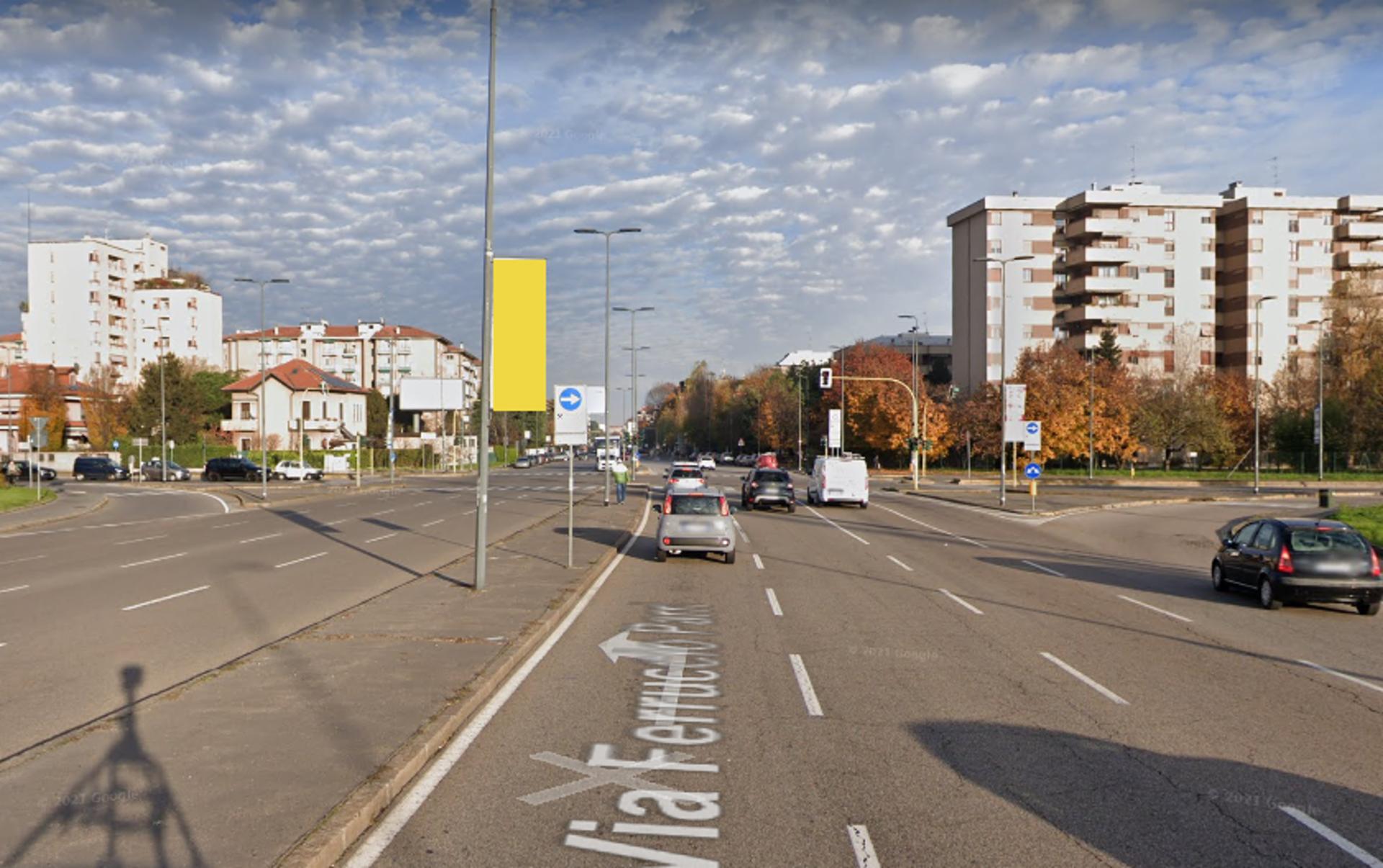 Impianto VERTICAL BANNER a Milano, in zona Pizzikotto