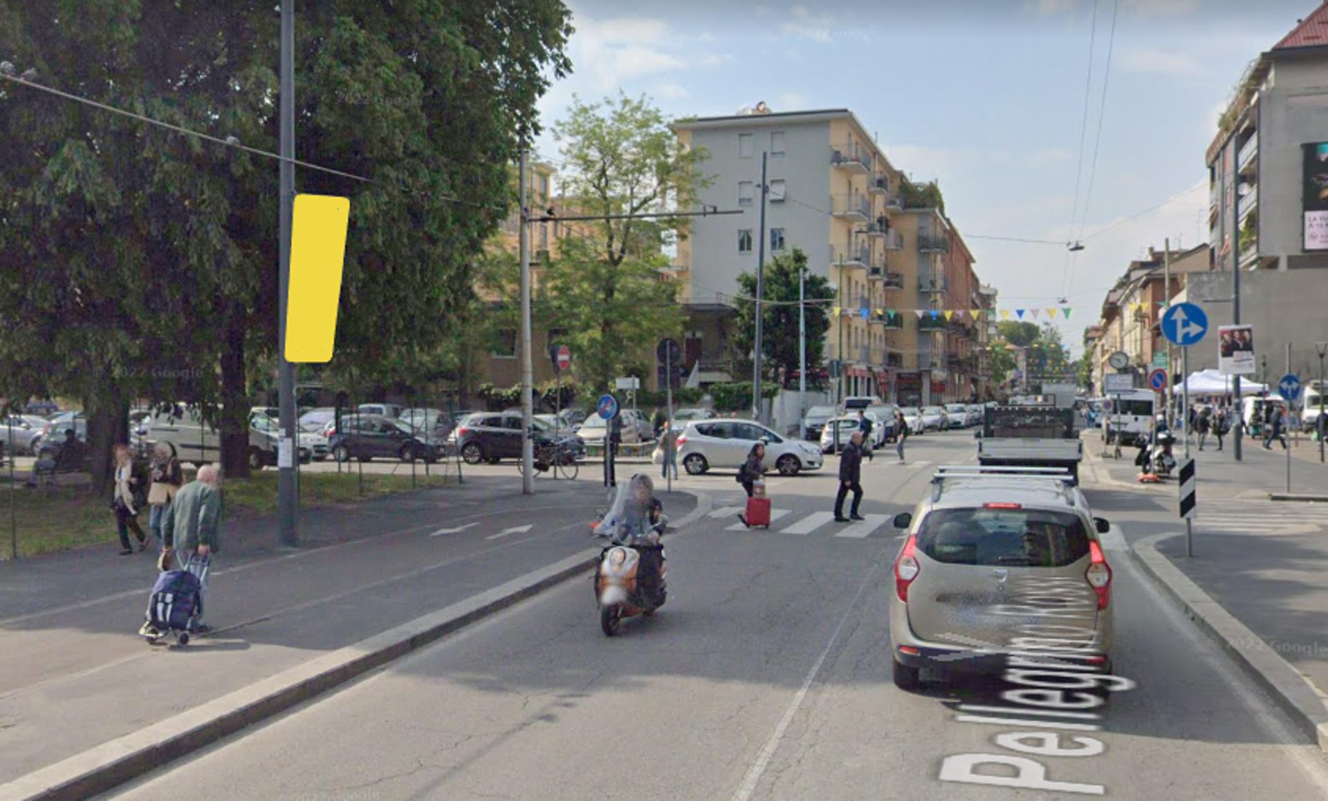 Impianto VERTICAL BANNER a Milano, in zona Alice Pizza