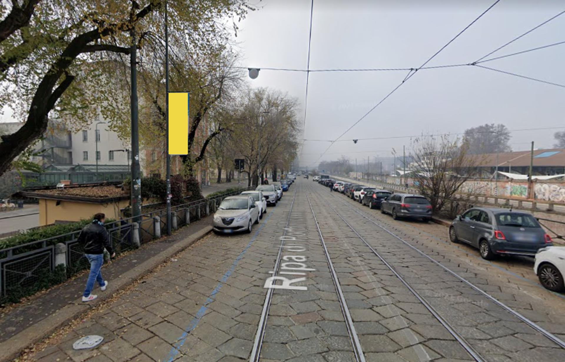 Impianto VERTICAL BANNER a Milano, in zona Sugar