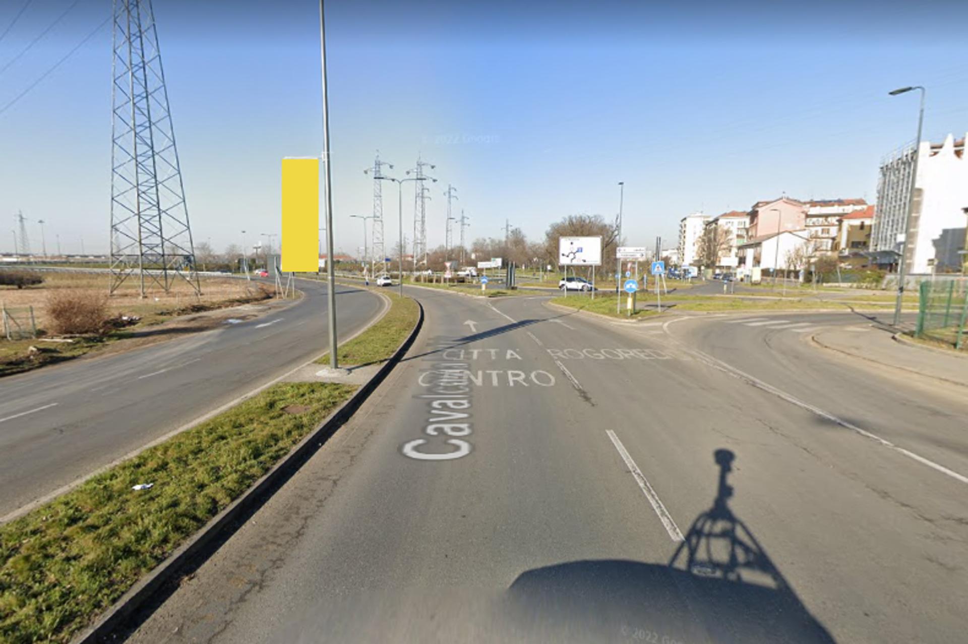 Impianto VERTICAL BANNER a Milano, in zona La quercia