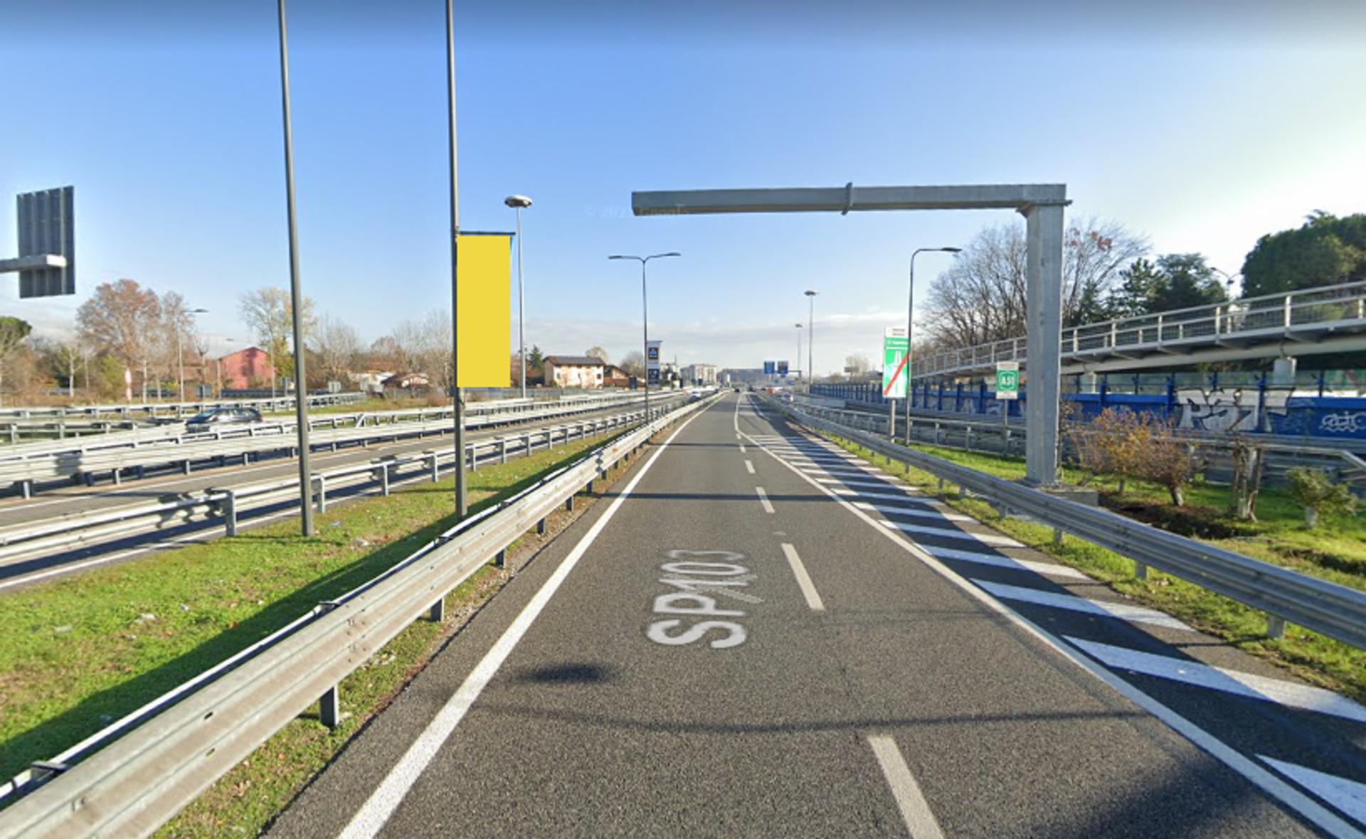 Impianto VERTICAL BANNER a Milano, in zona Fondazione Sacro Cuore