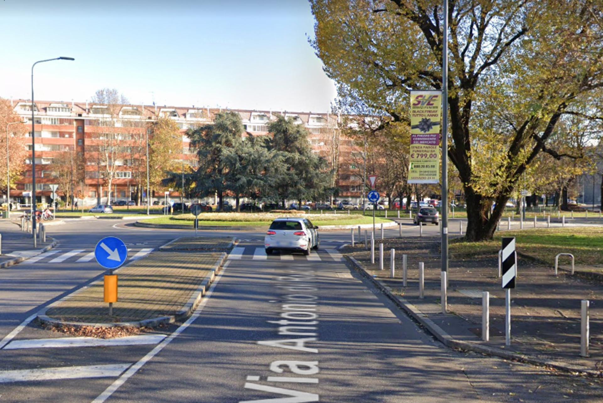Impianto VERTICAL BANNER a Milano, in zona Excalibur