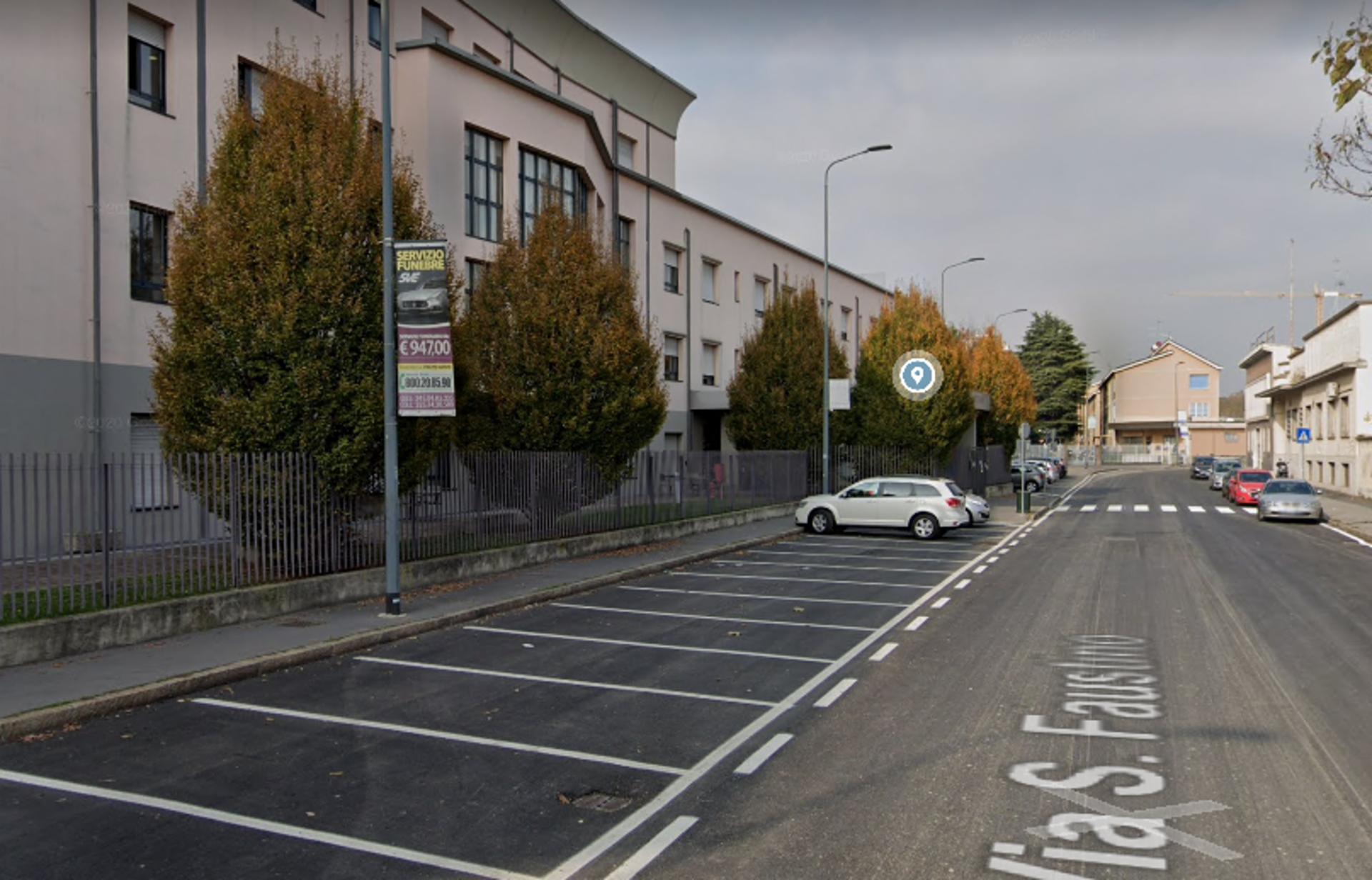 Impianto VERTICAL BANNER a Milano, in zona Simpaty