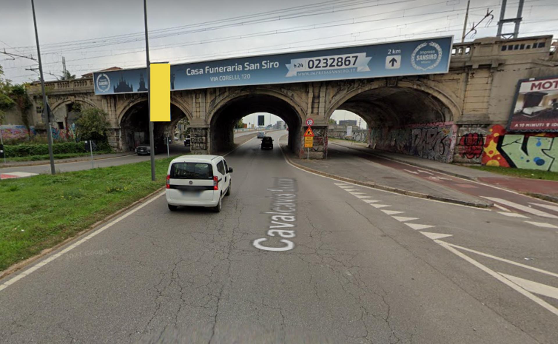 Impianto vertical banner a Milano