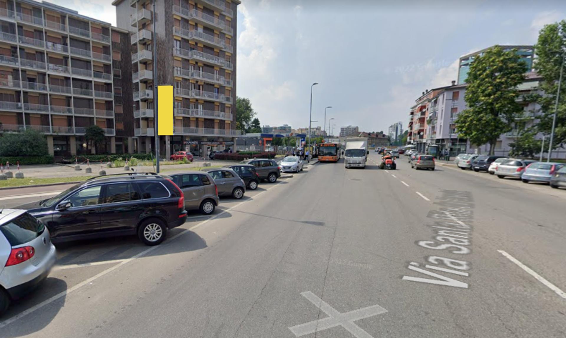 Impianto VERTICAL BANNER a Milano, in zona Bella Vista Istanbul