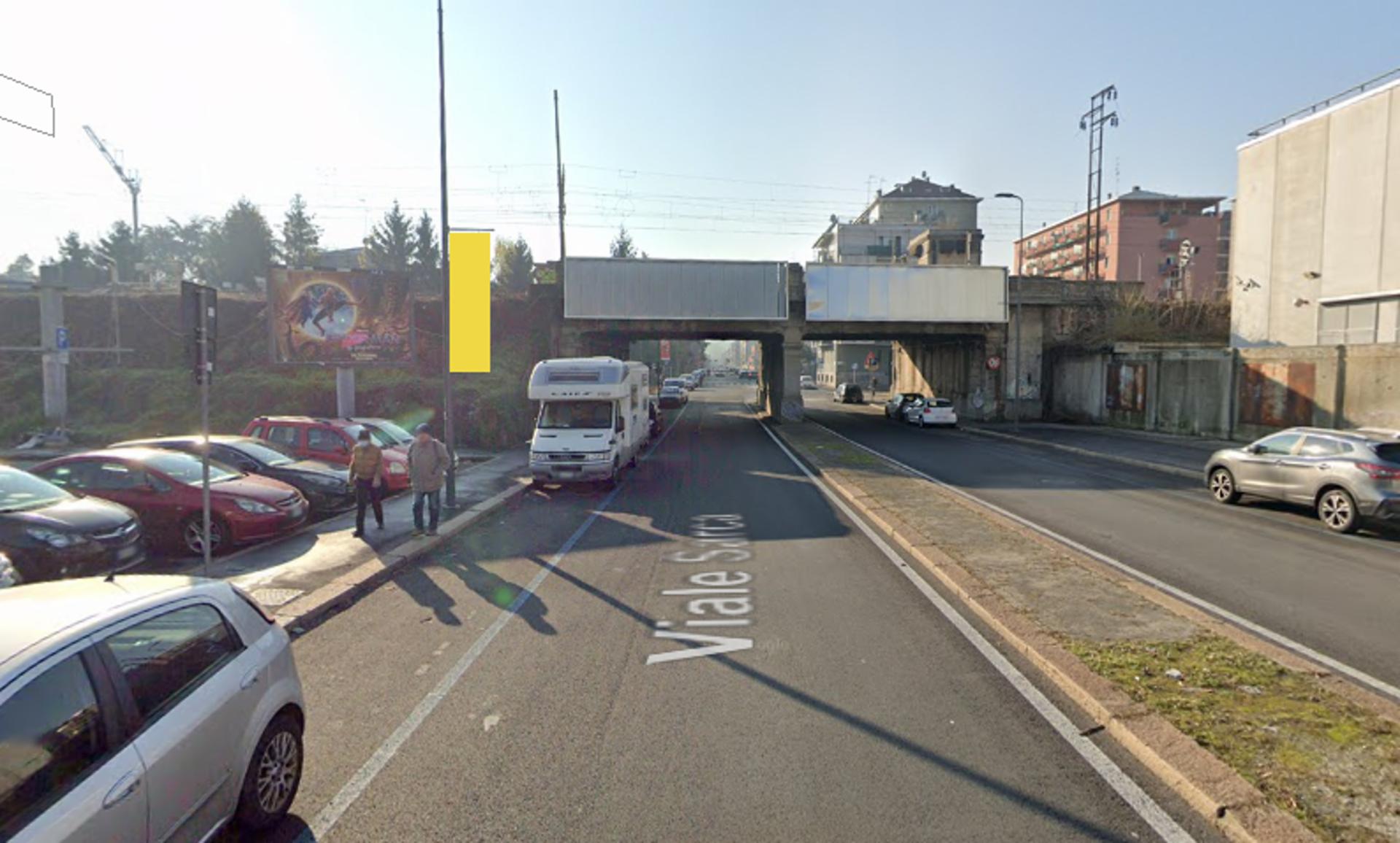 Impianto VERTICAL BANNER a Milano, in zona Cipriani Coiffeur