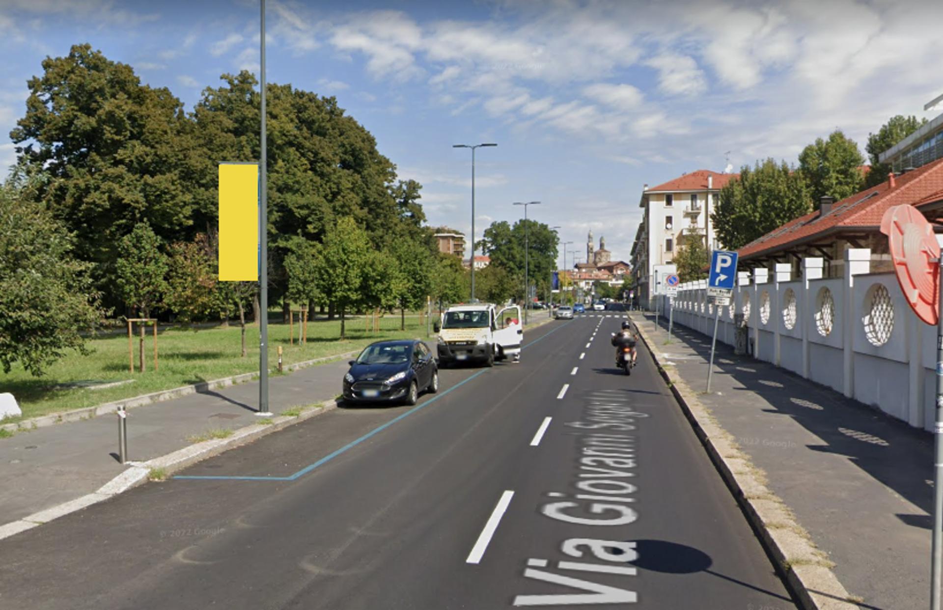 Impianto VERTICAL BANNER a Milano, in zona Merlino e Magò