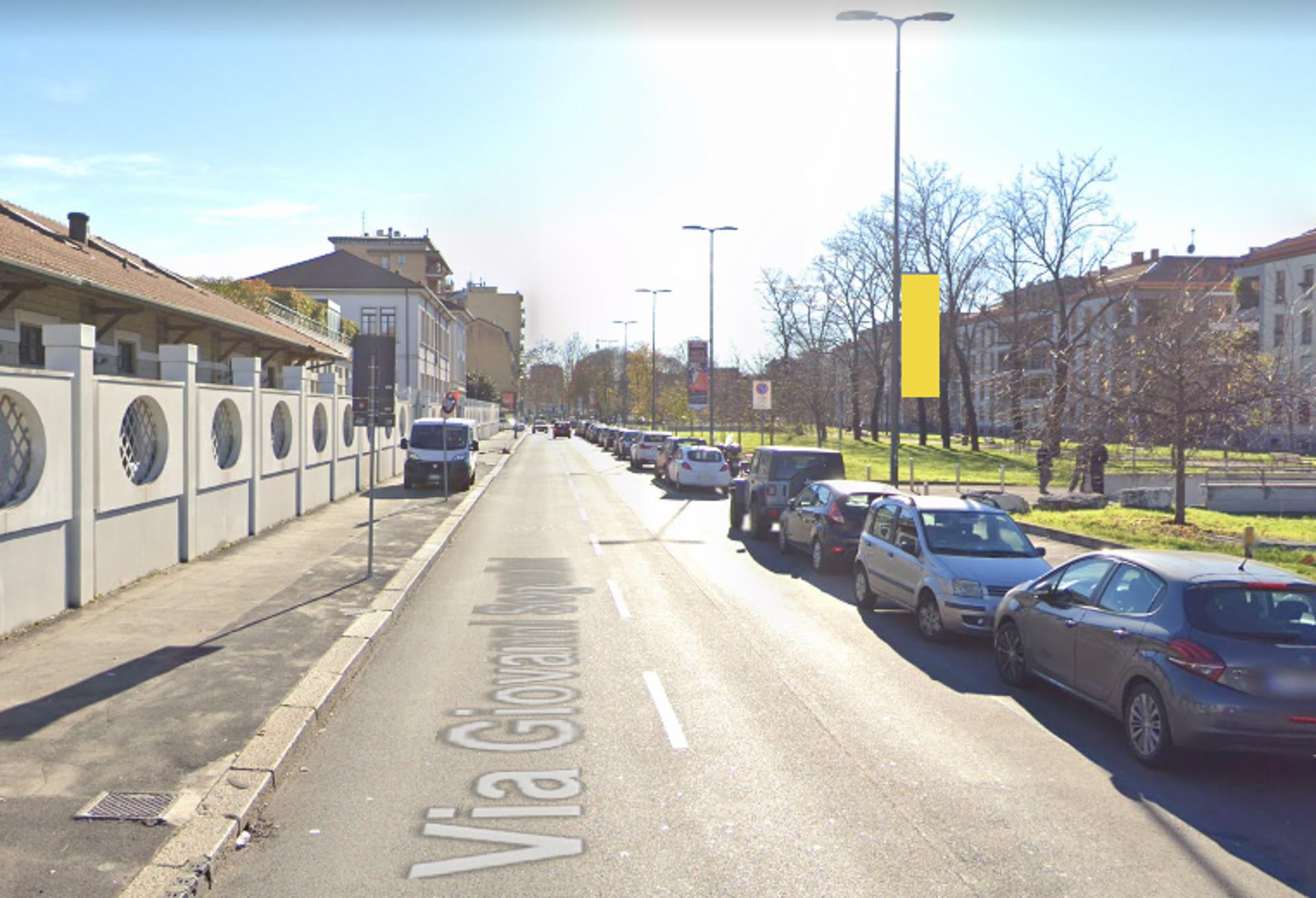 Impianto VERTICAL BANNER a Milano, in zona Merlino e Magò
