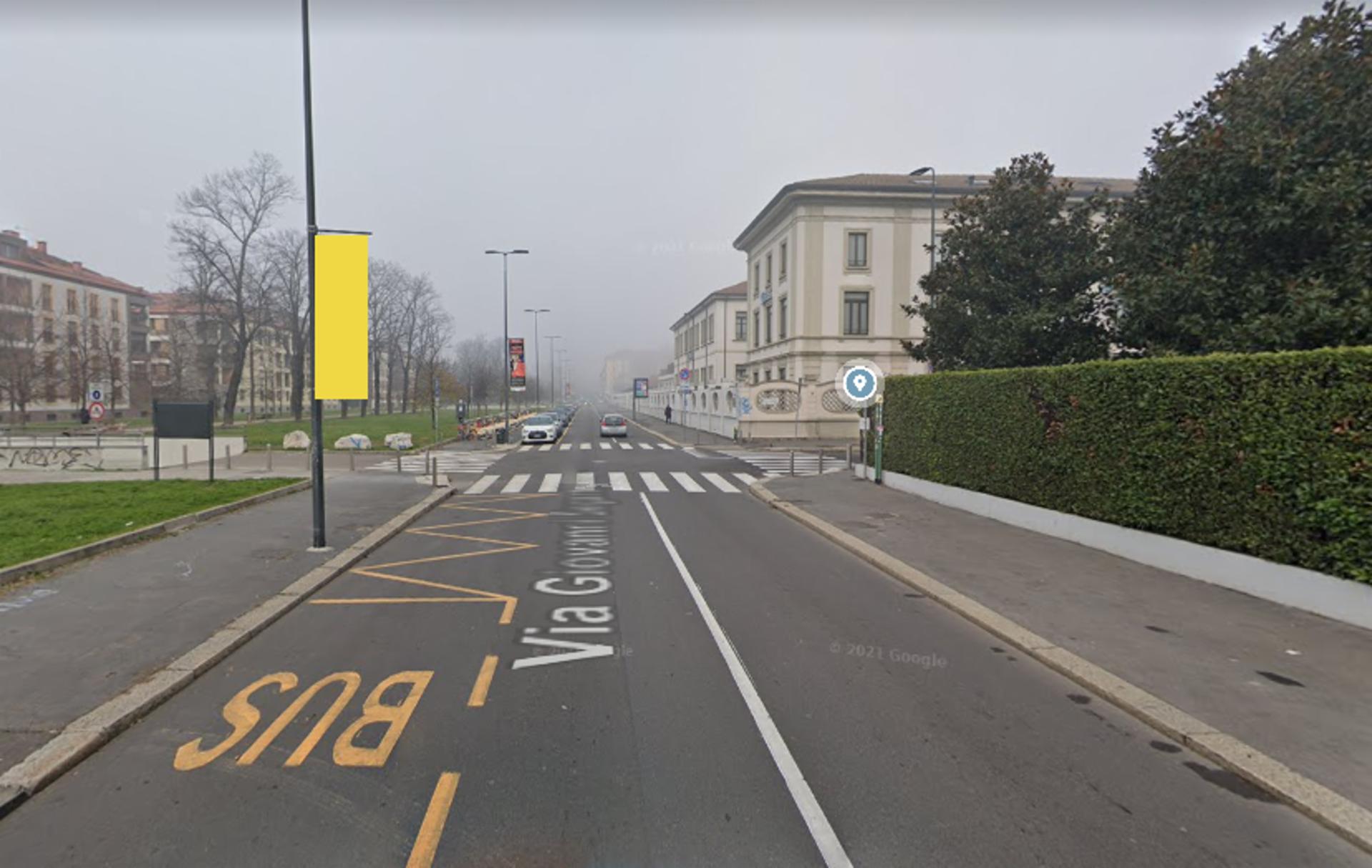 Impianto VERTICAL BANNER a Milano, in zona Riviera