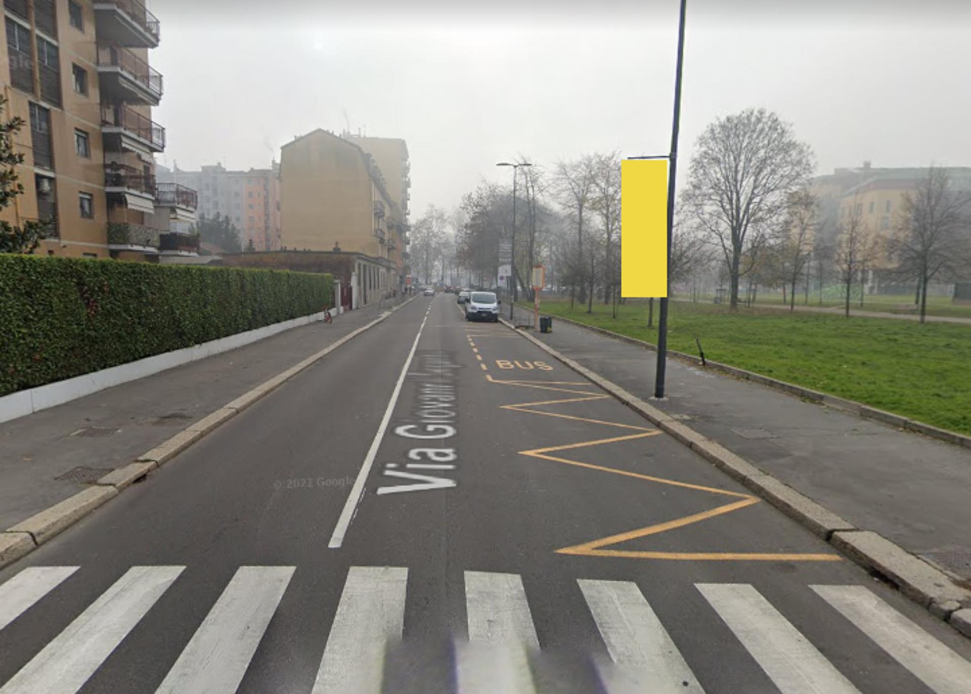 Impianto VERTICAL BANNER a Milano, in zona Riviera