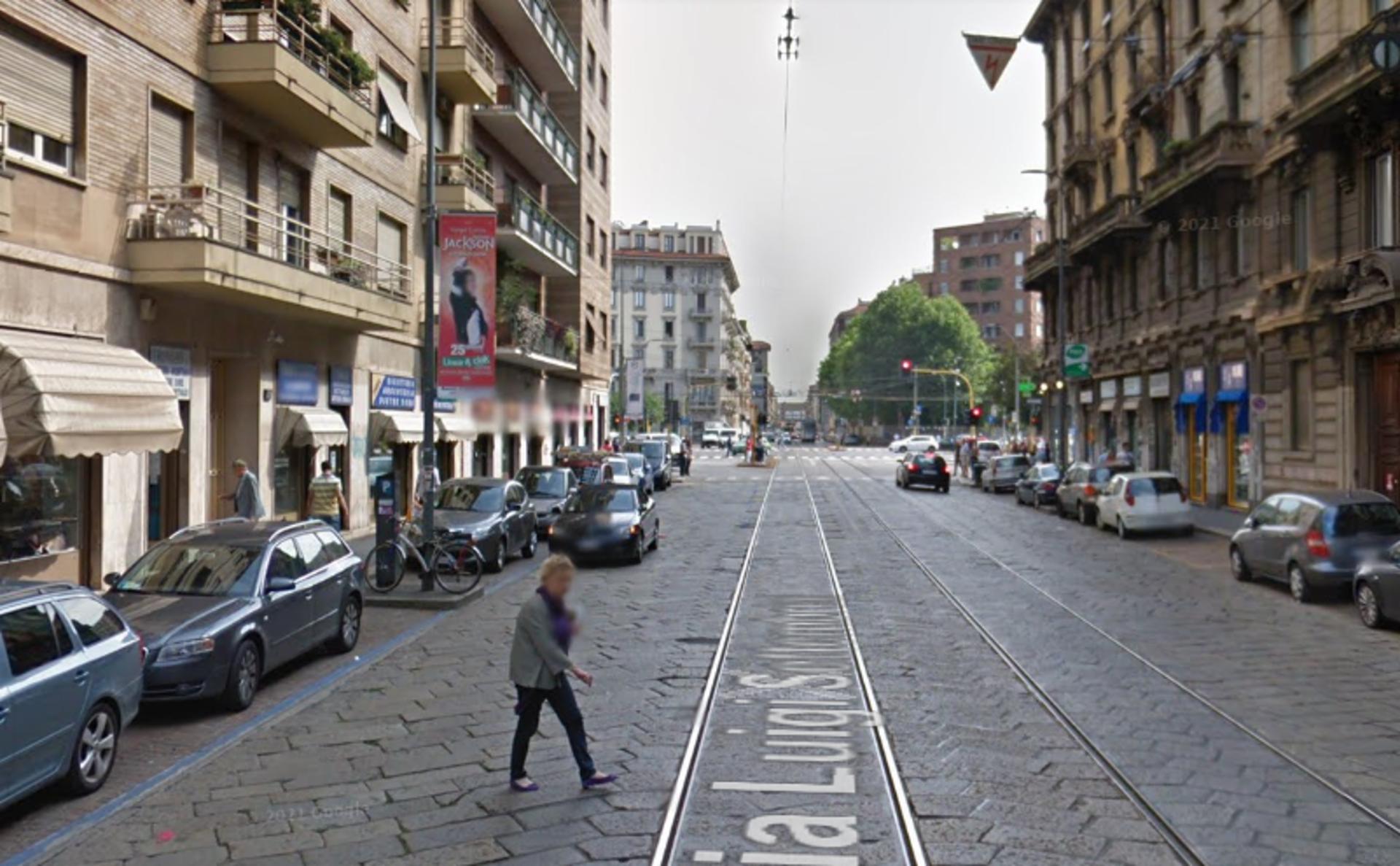 Impianto VERTICAL BANNER a Milano, in zona Rainbow Jewels