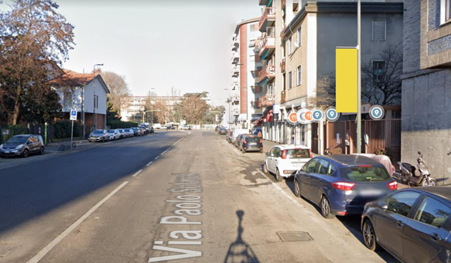 Impianto VERTICAL BANNER a Milano, in zona Paola Lorini