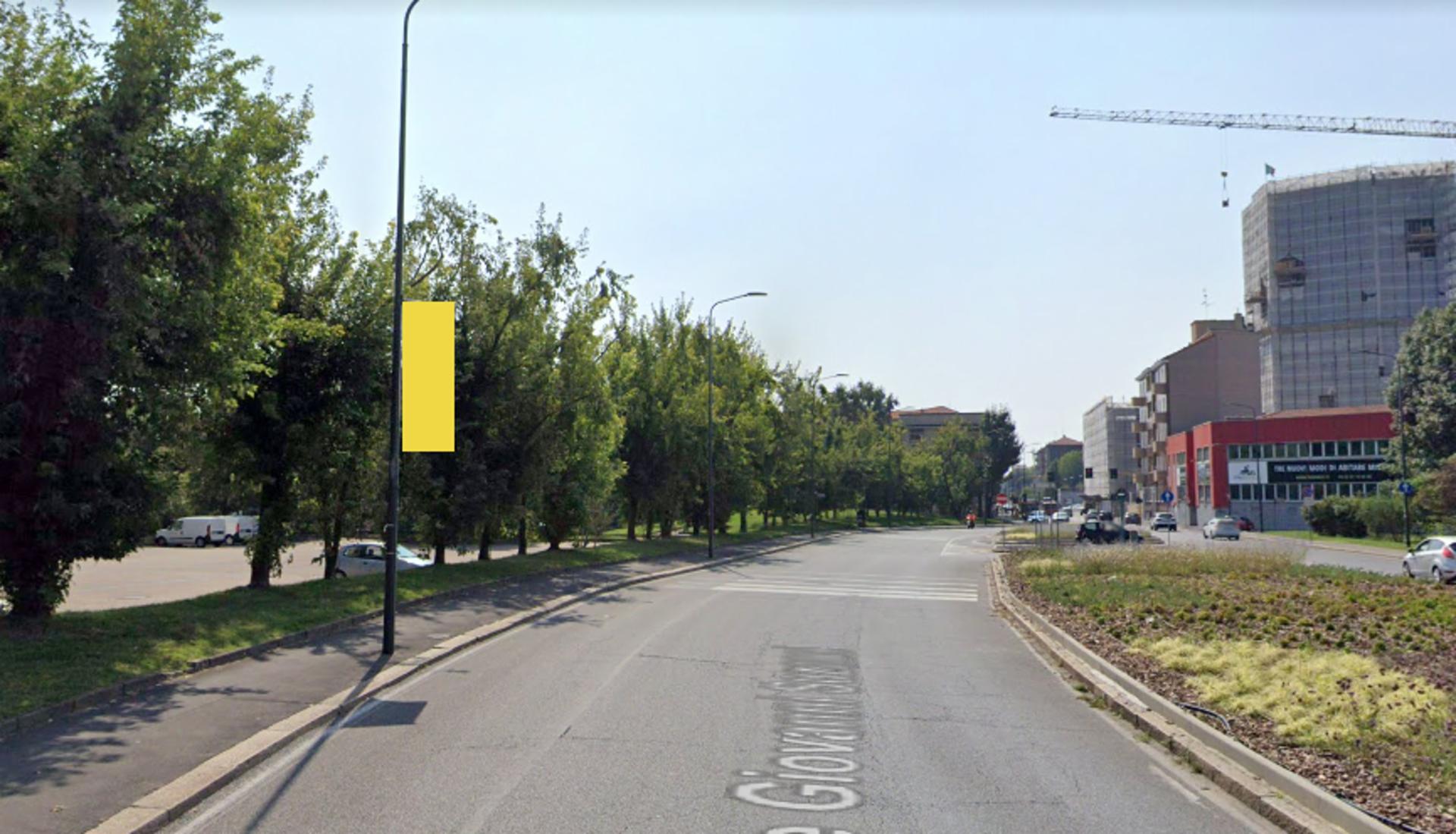 Impianto VERTICAL BANNER a Milano, in zona Mission