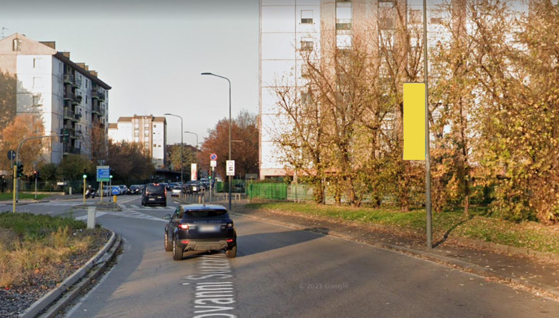 Impianto VERTICAL BANNER a Milano, in zona Mission