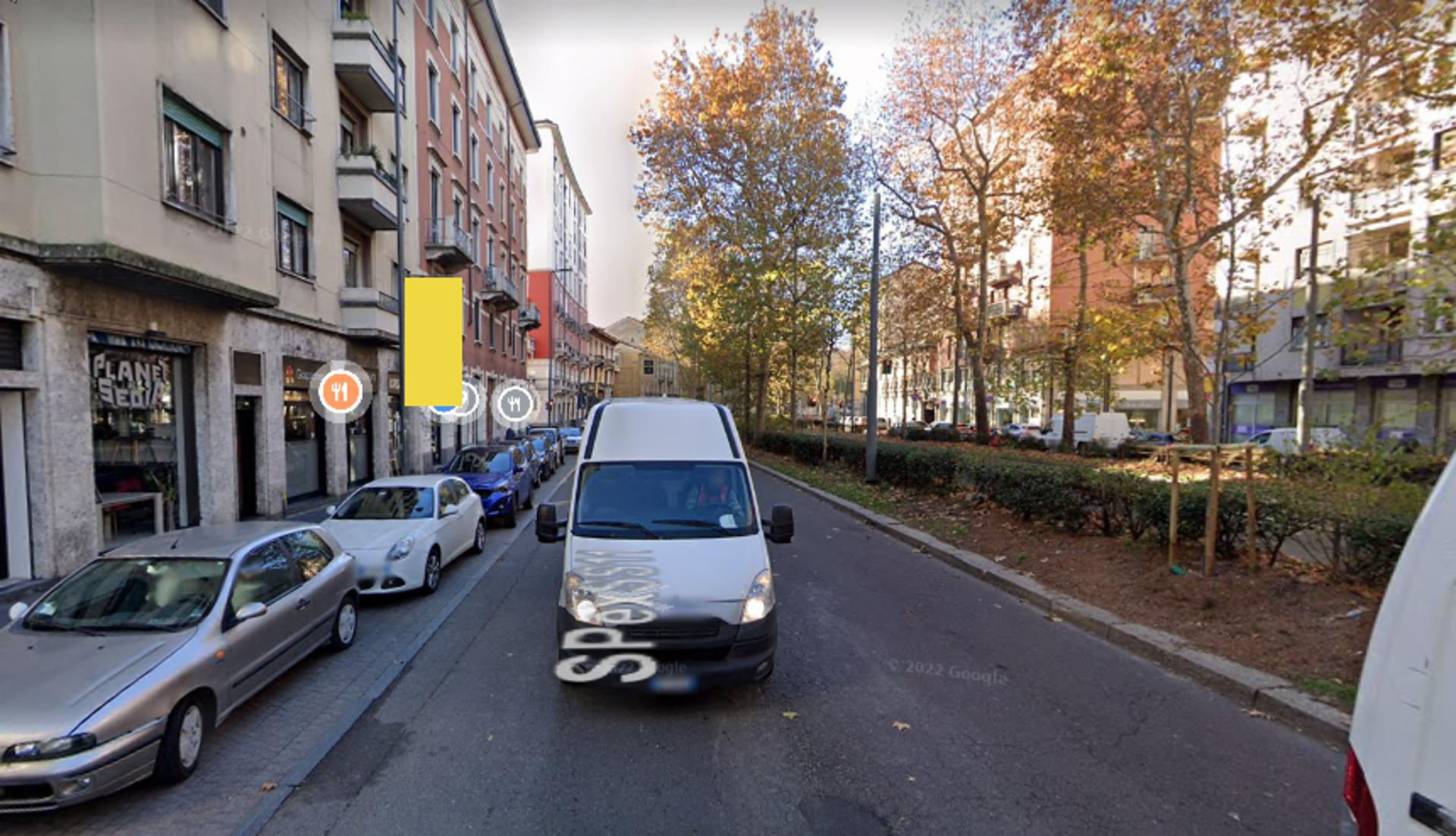Impianto VERTICAL BANNER a Milano, in zona Kasai