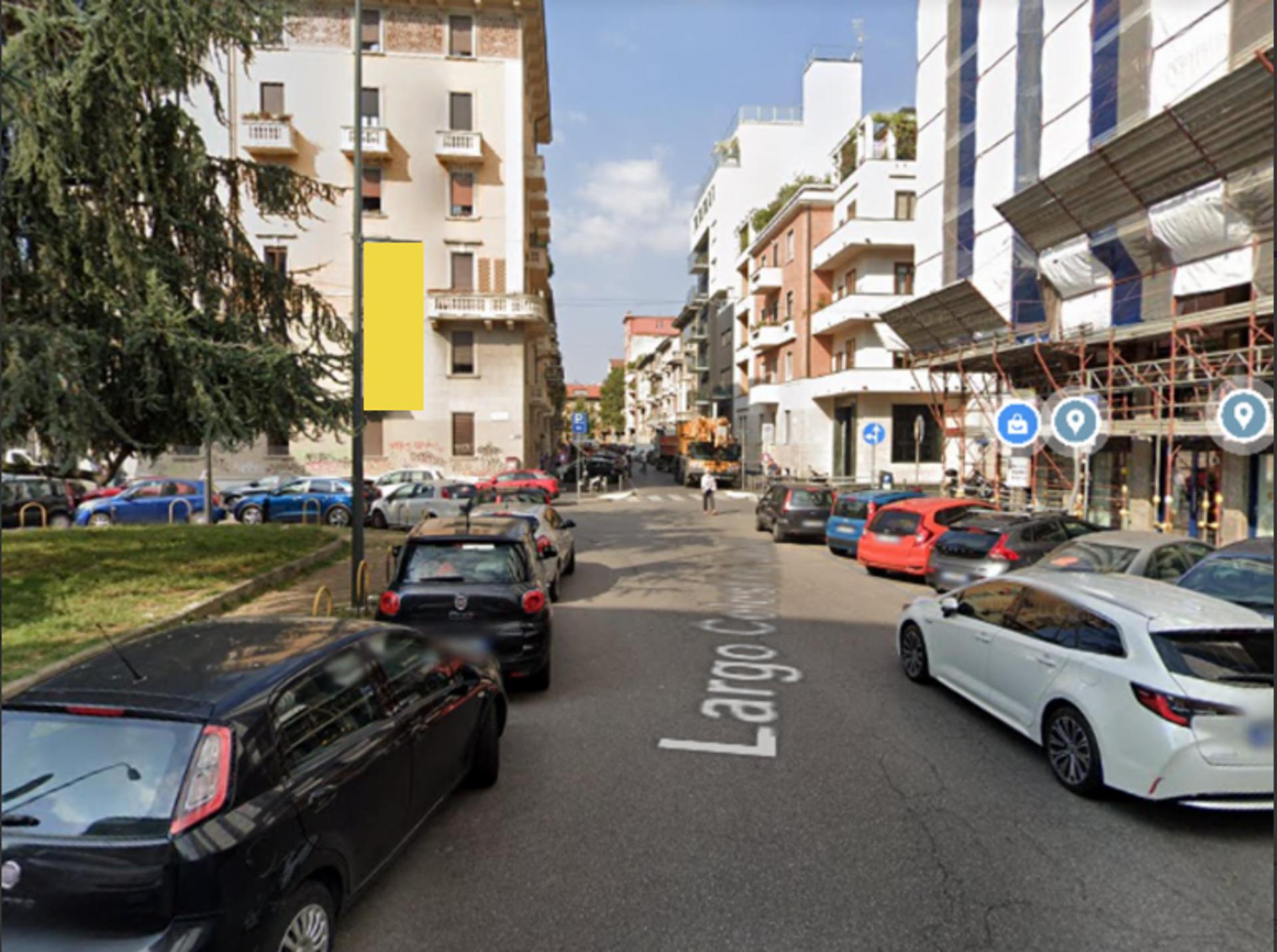 Impianto VERTICAL BANNER a Milano, in zona Milord