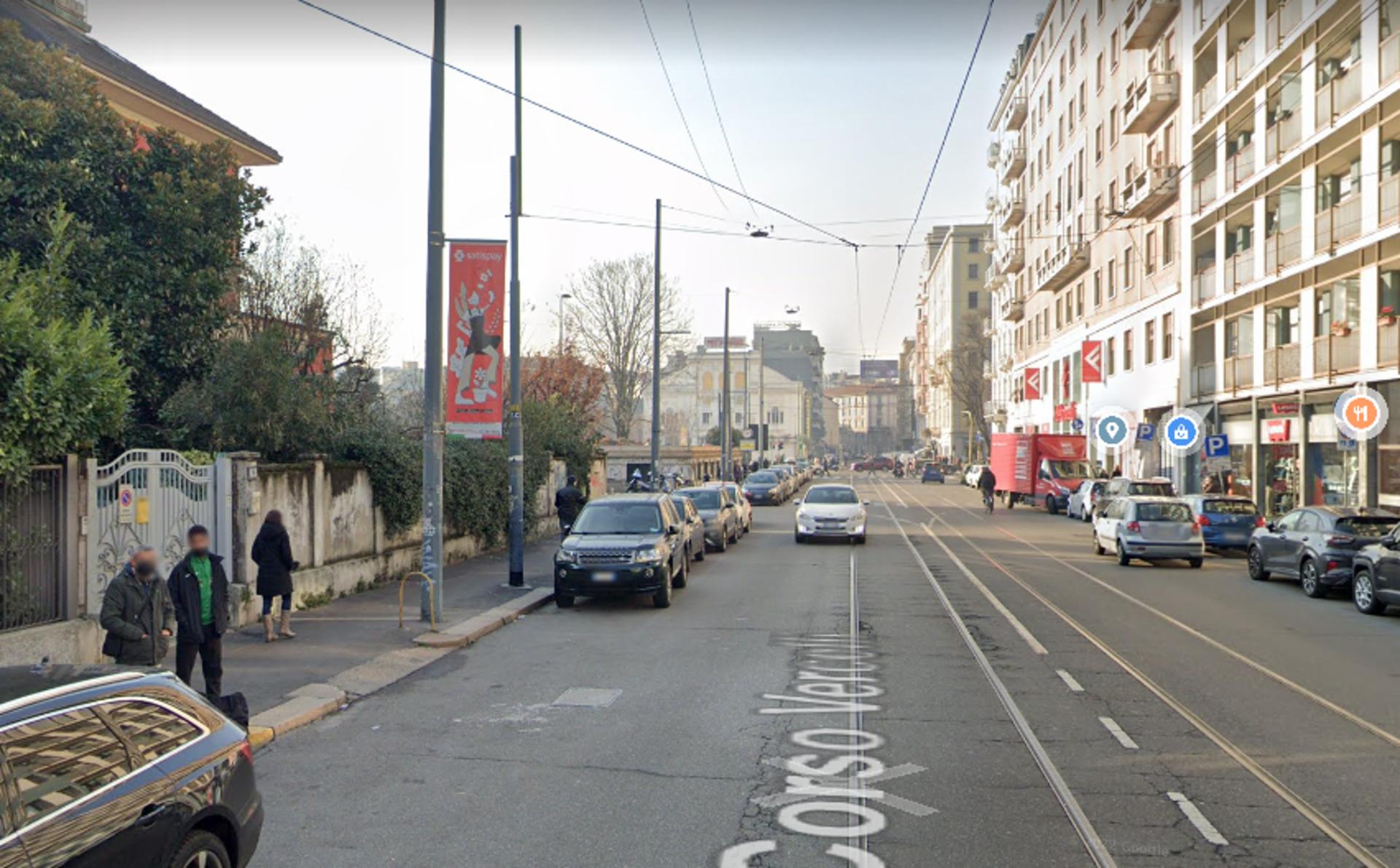 Impianto VERTICAL BANNER a Milano, in zona Mini Salina