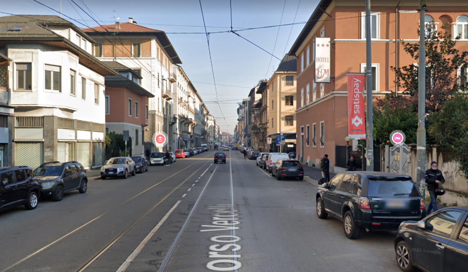 Impianto VERTICAL BANNER a Milano, in zona Mini Salina