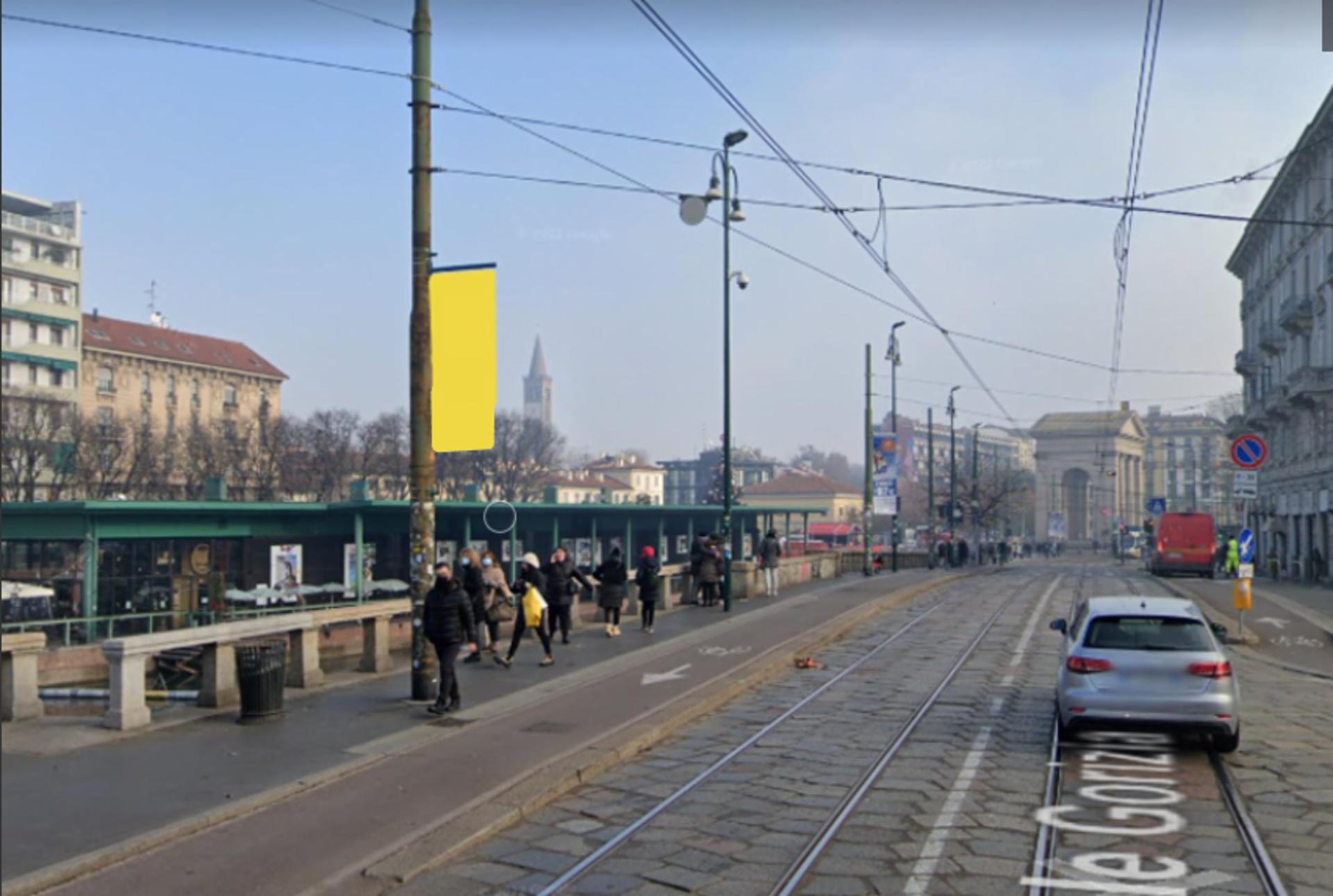 Impianto VERTICAL BANNER a Milano, in zona Settantavoltesette