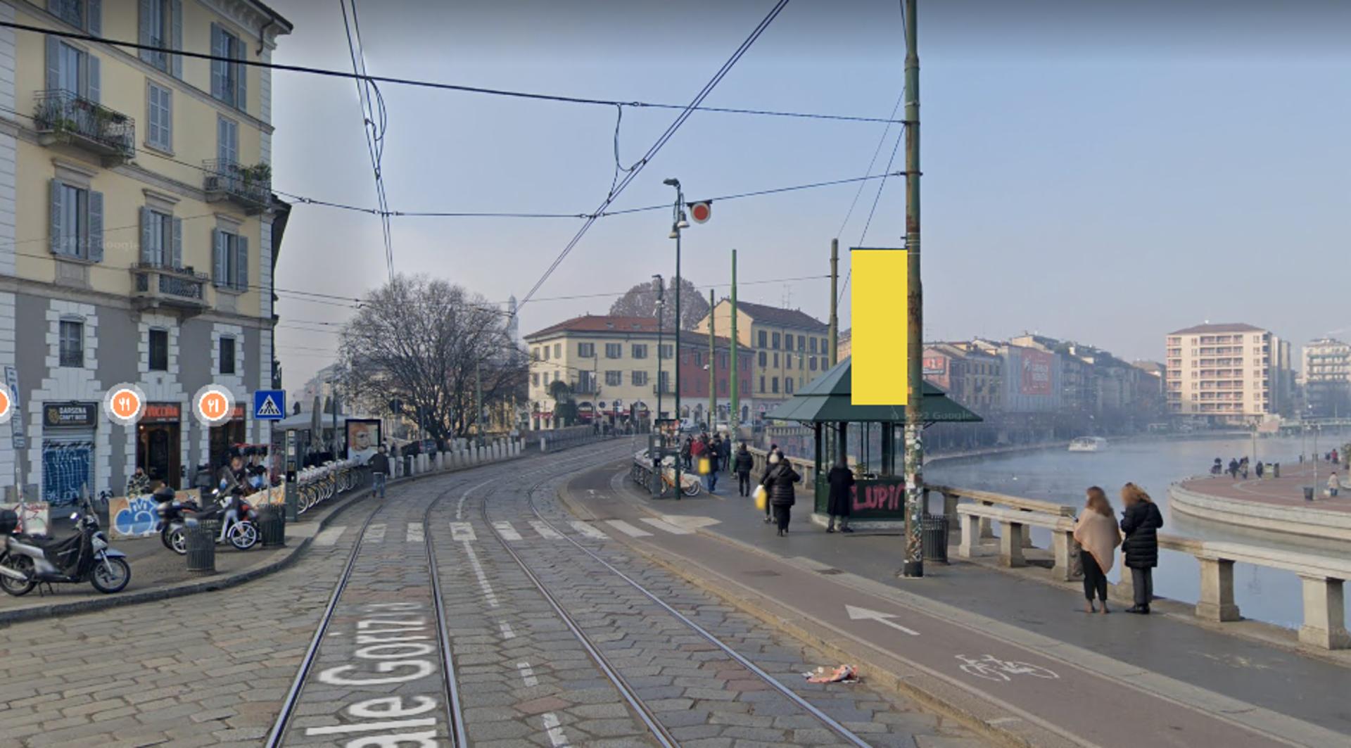 Impianto VERTICAL BANNER a Milano, in zona Settantavoltesette