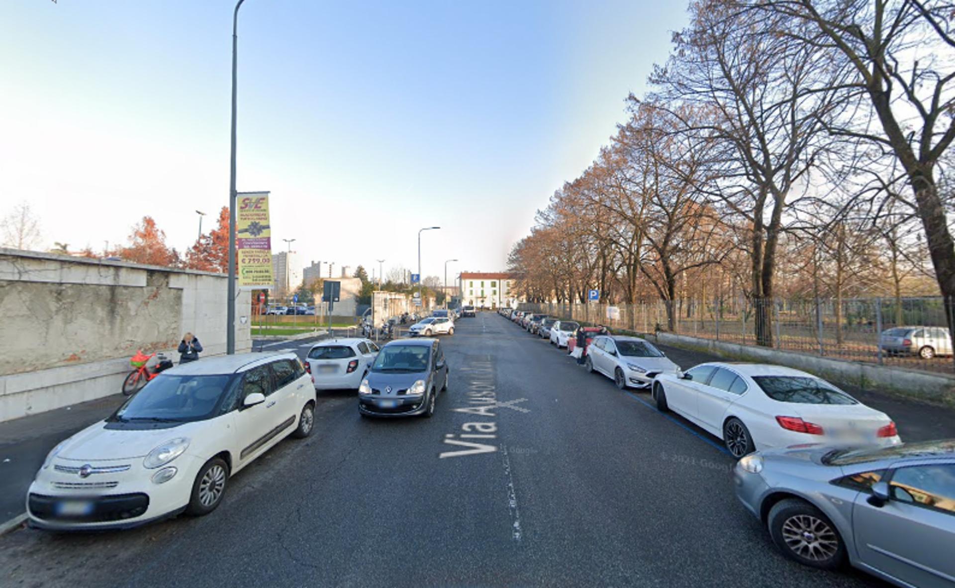 Impianto VERTICAL BANNER a Milano, in zona Goldenpoint Niguarda