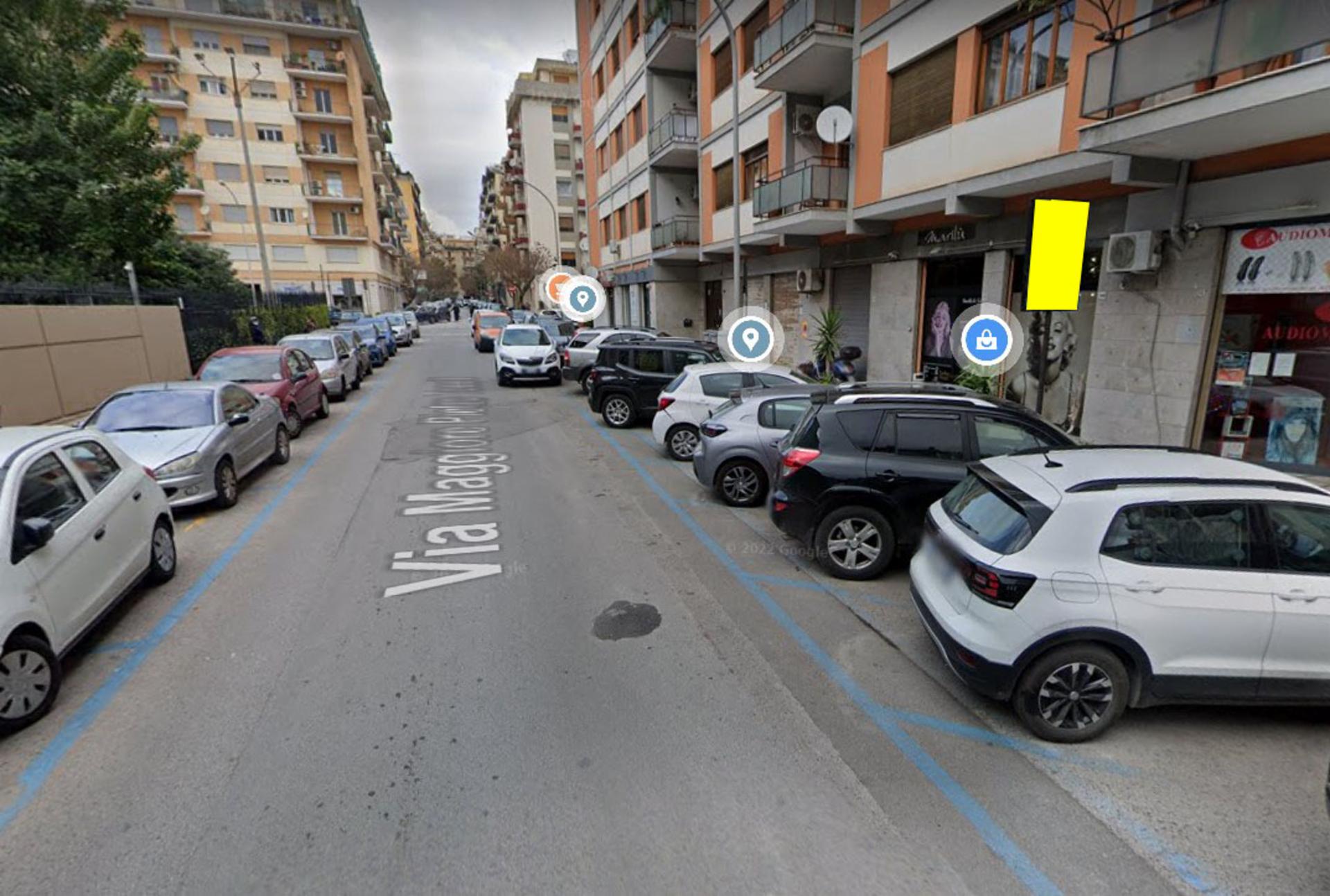 Impianto CARTELLONISTICA a Palermo, in zona Emanuele & Davide Parruchieri Uomo Donna