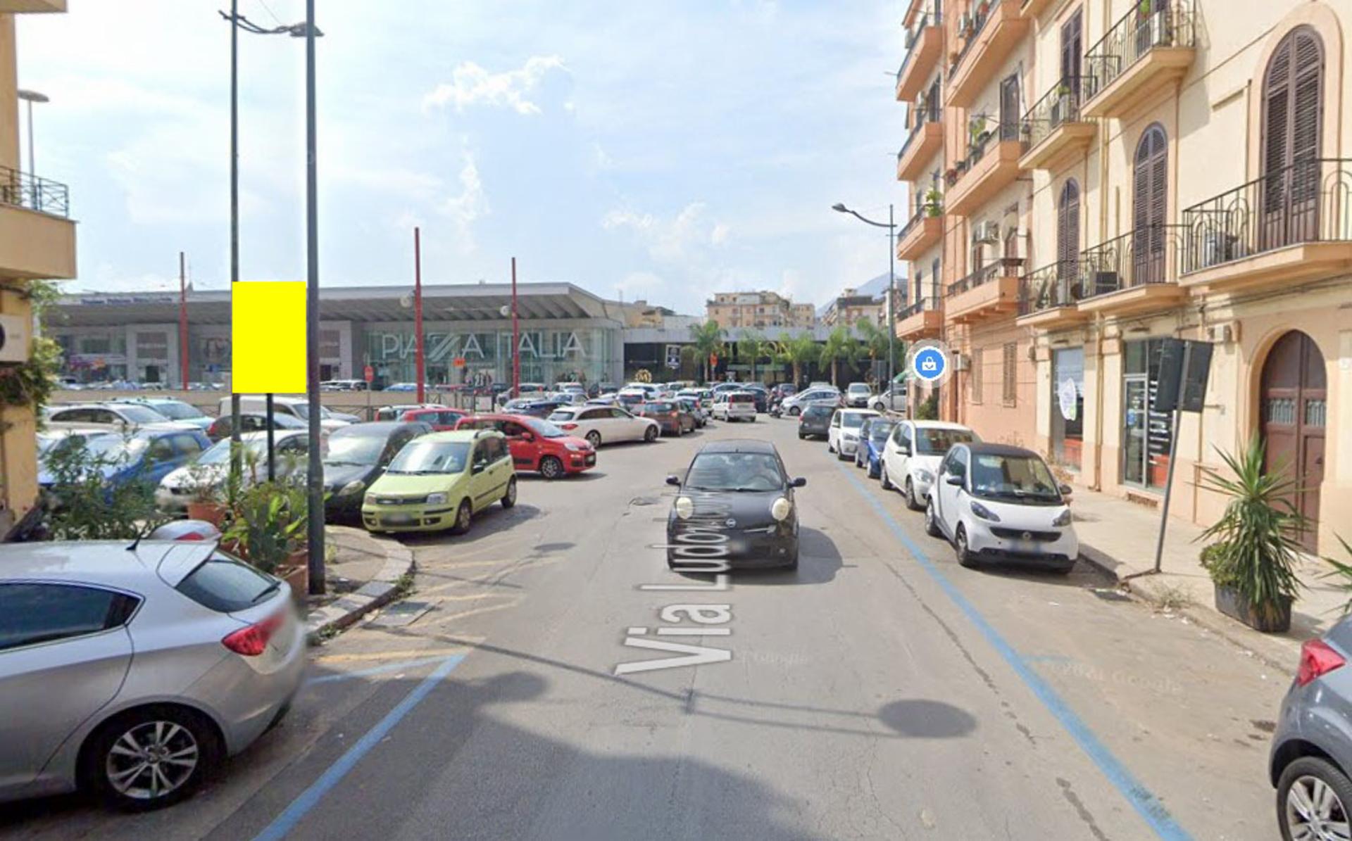 Impianto CARTELLONISTICA a Palermo, in zona Outlet dei preziosi